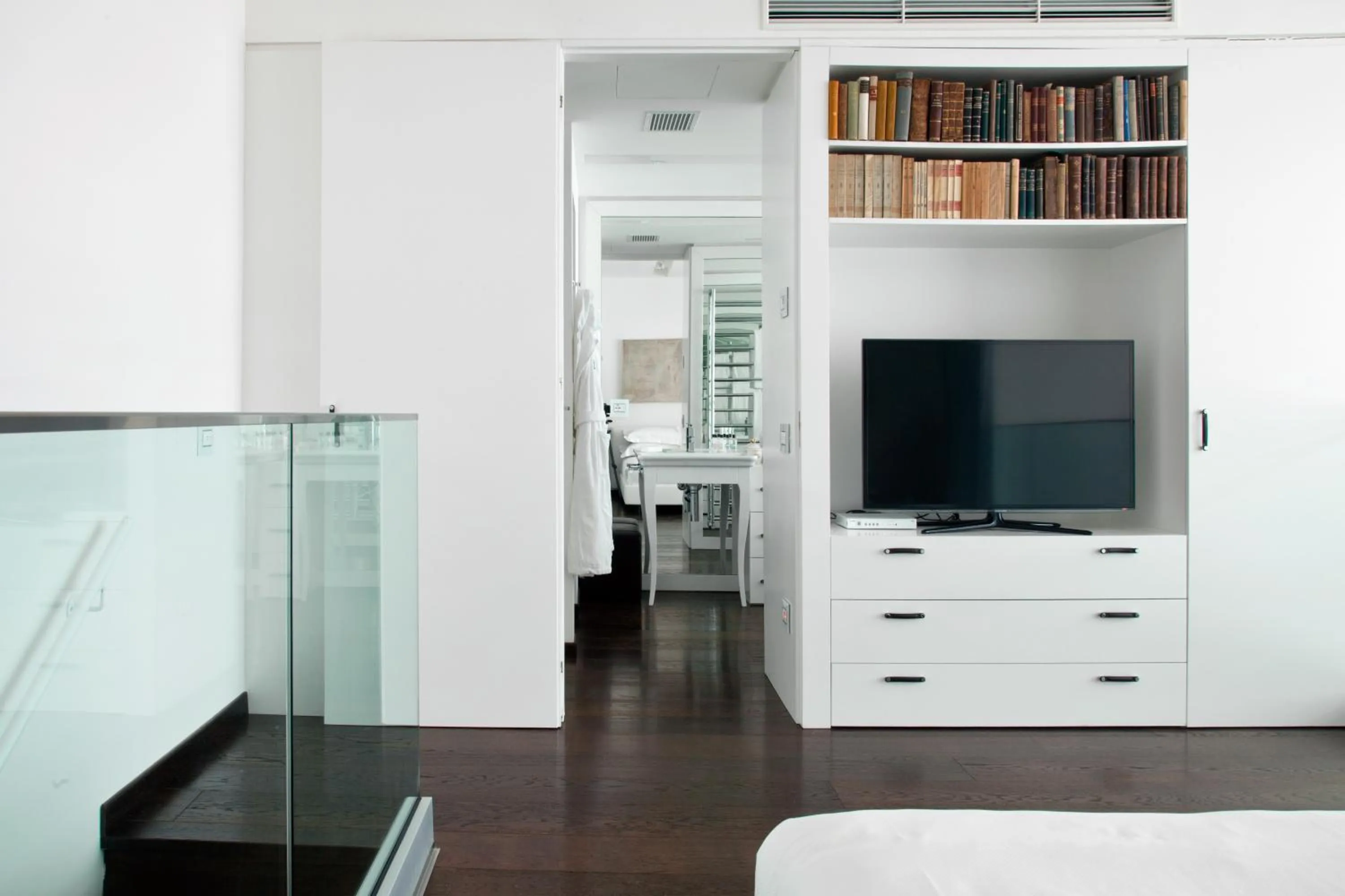 Photo of the whole room in Magna Pars l'Hotel à Parfum