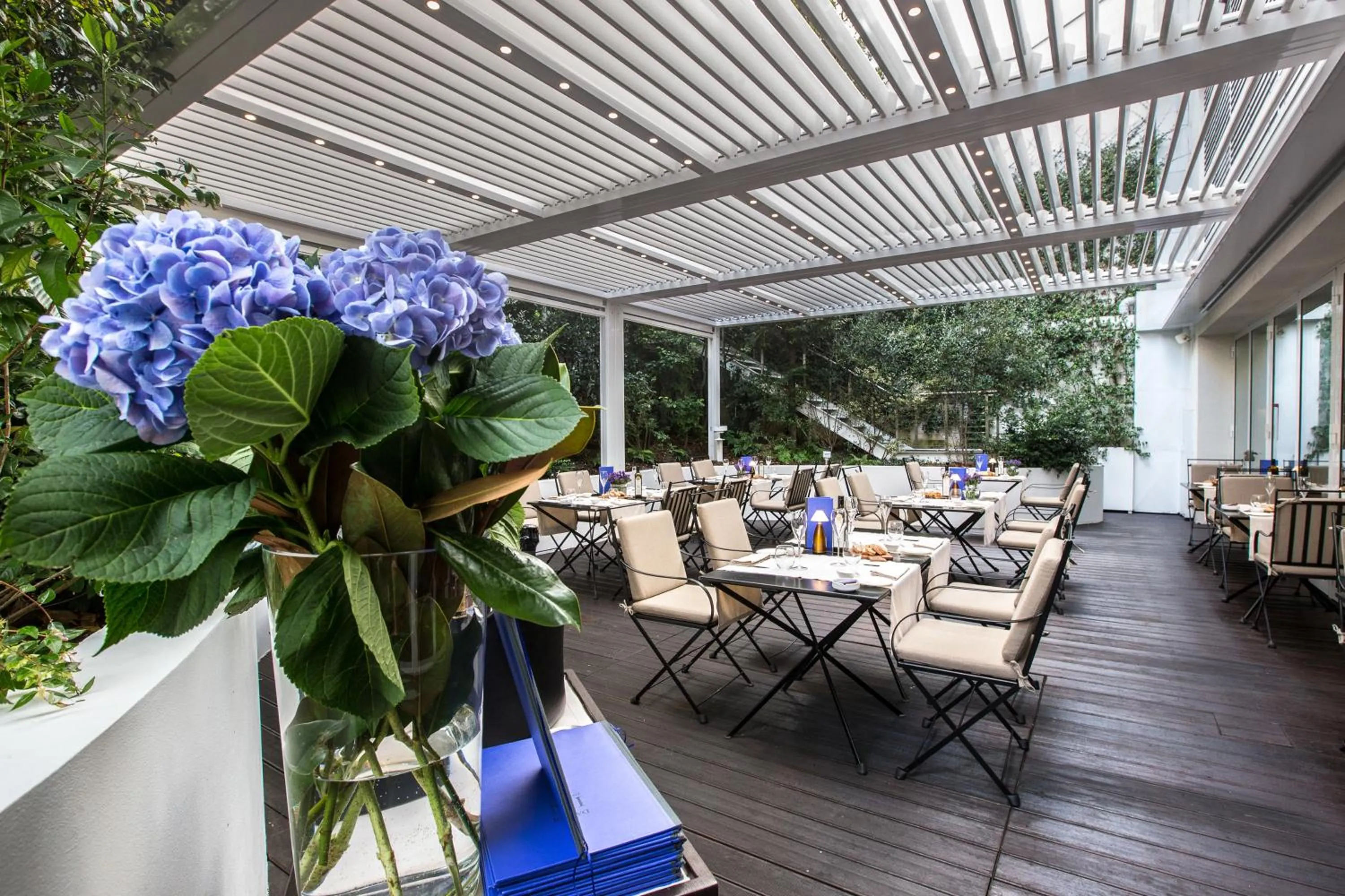 Restaurant/places to eat in Magna Pars l'Hotel à Parfum