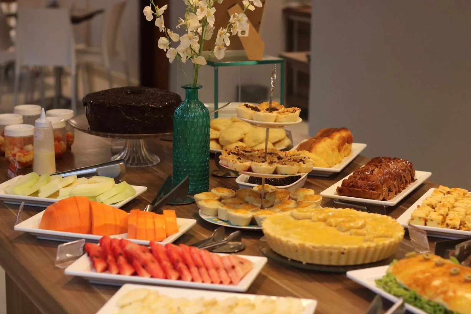 Buffet breakfast in Onix Hotel Aeroporto