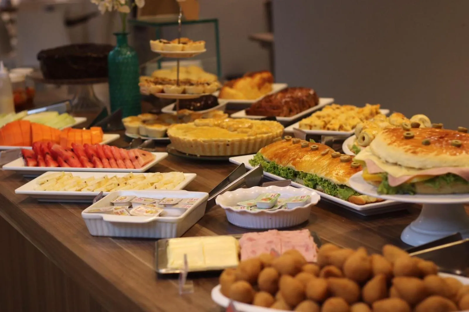 Buffet breakfast in Onix Hotel Aeroporto