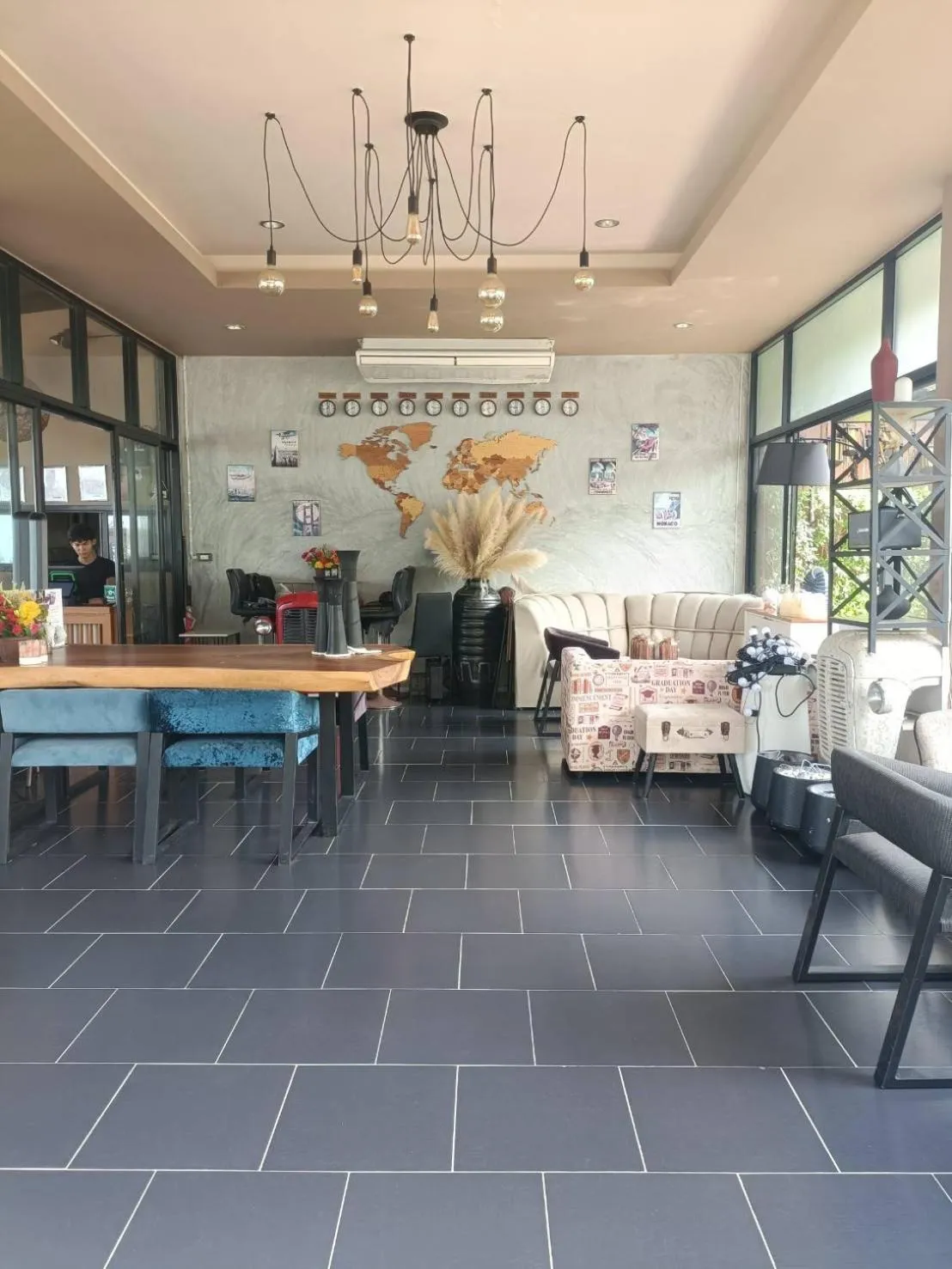 Restaurant/places to eat in March Samui Resort