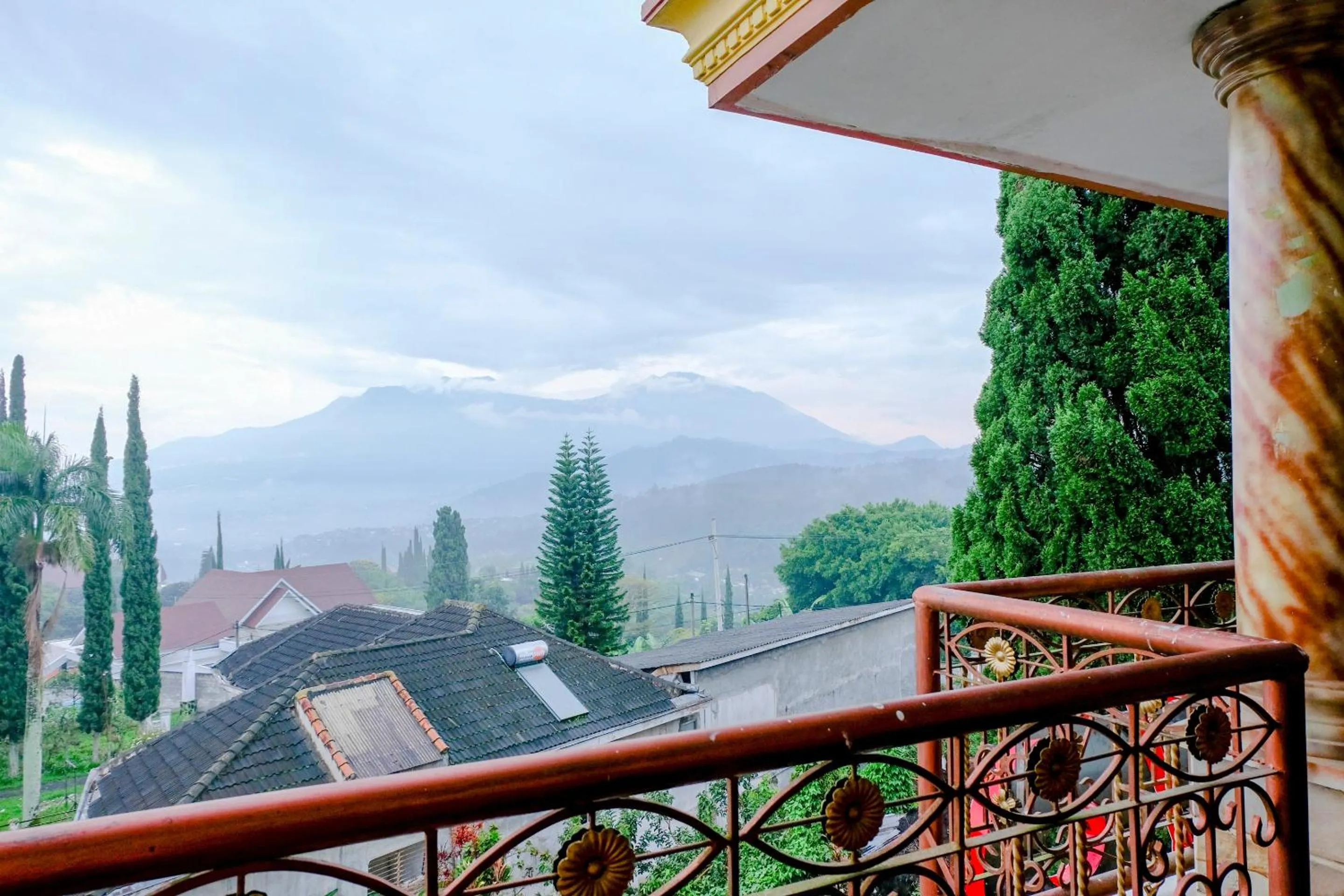 Balcony/Terrace in OYO Life 538 Villa Handayani Syariah