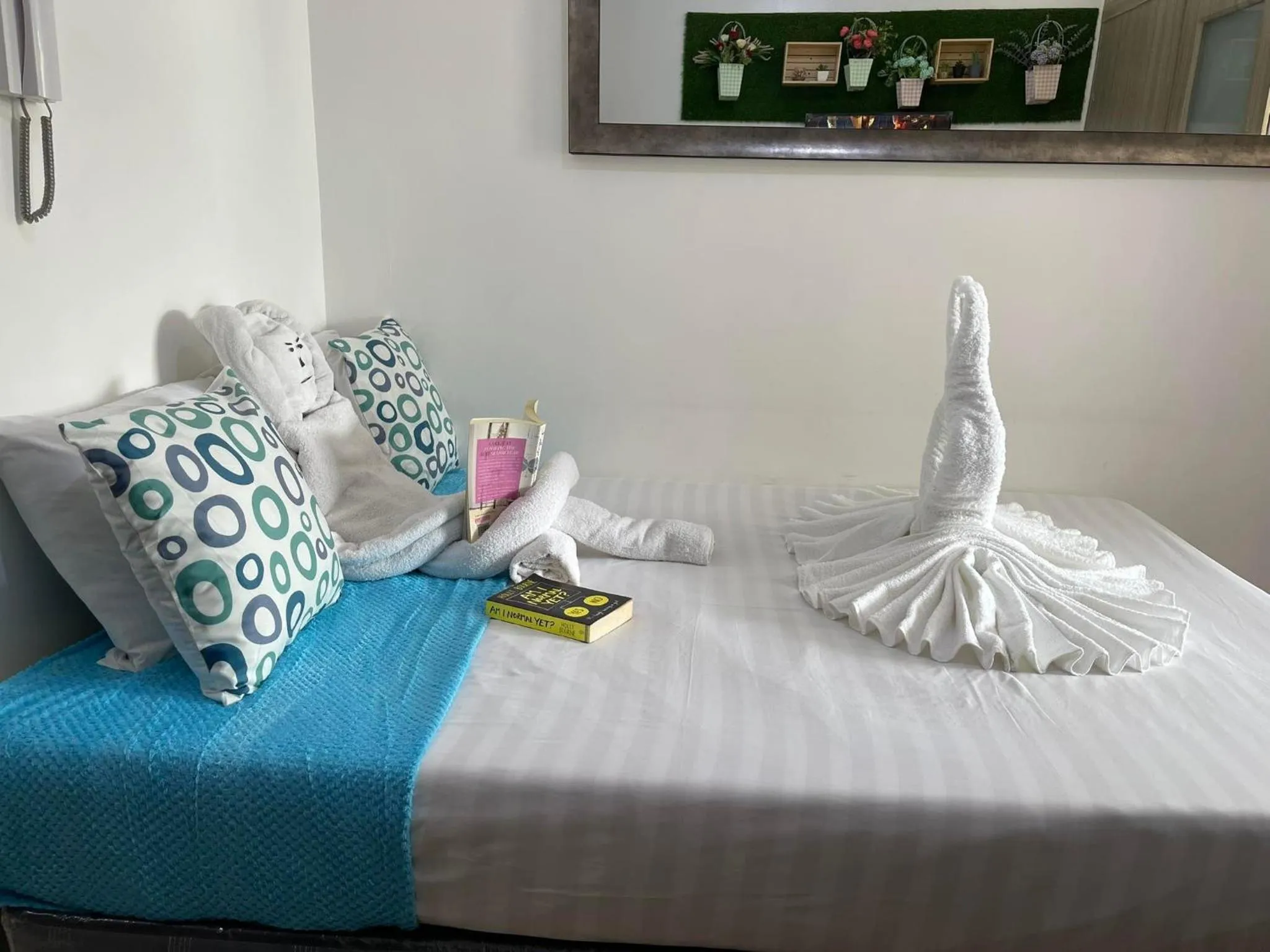 Bed in Shore Residences, Mall Of Asia Complex Stayction by PBYY