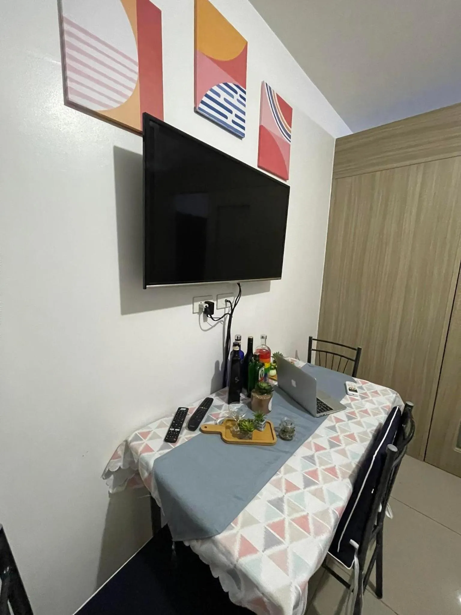 TV and multimedia in Shore Residences, Mall Of Asia Complex Stayction by PBYY