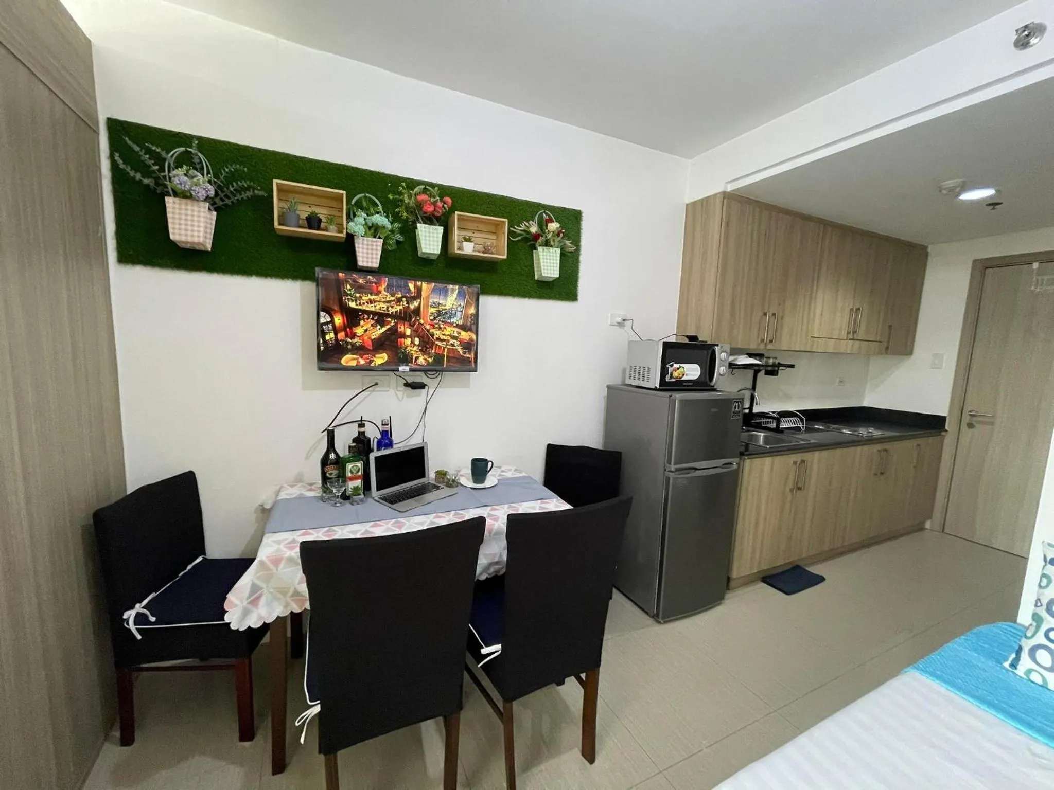 Kitchen or kitchenette in Shore Residences, Mall Of Asia Complex Stayction by PBYY