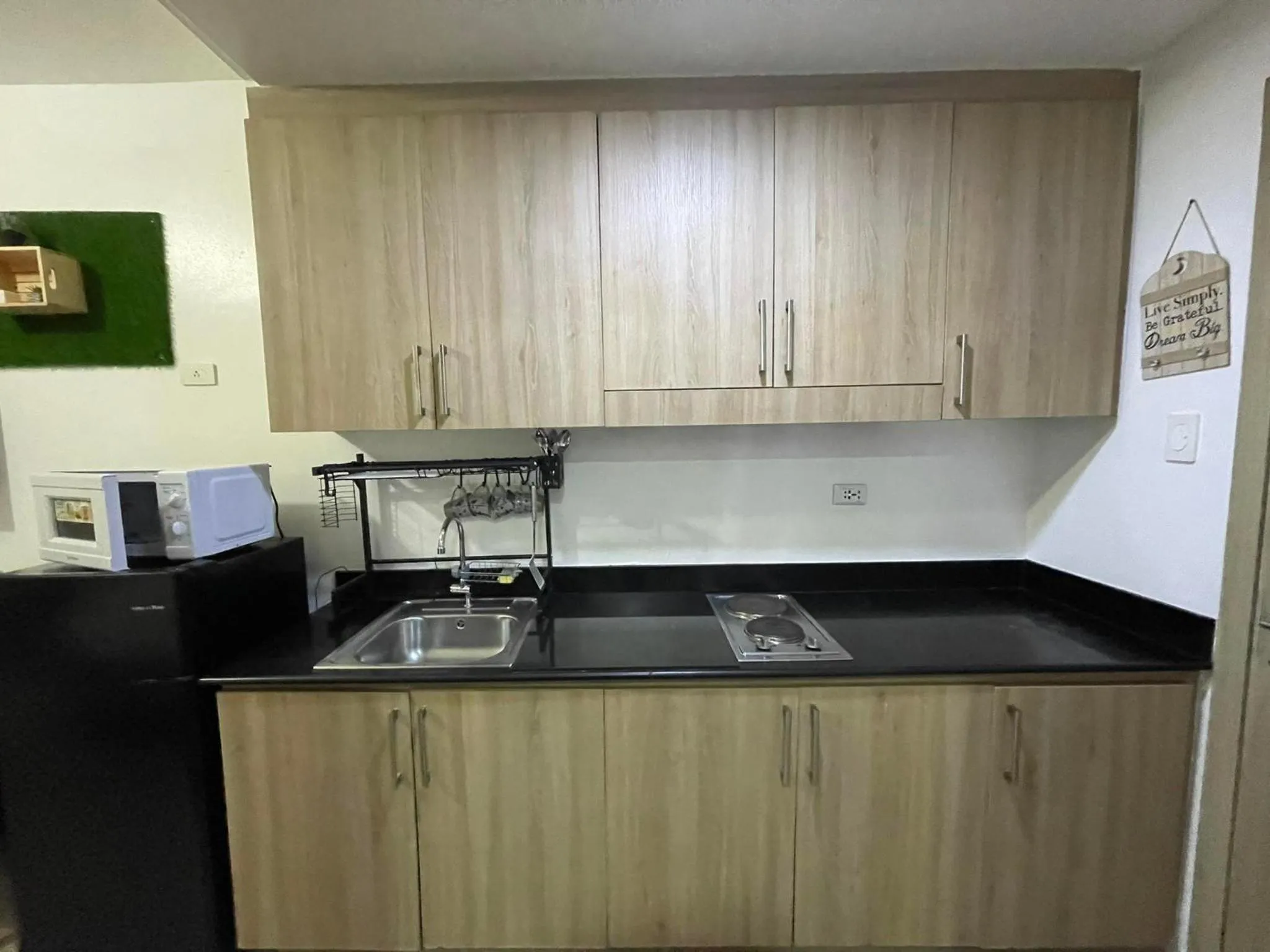 Kitchen or kitchenette in Shore Residences, Mall Of Asia Complex Stayction by PBYY