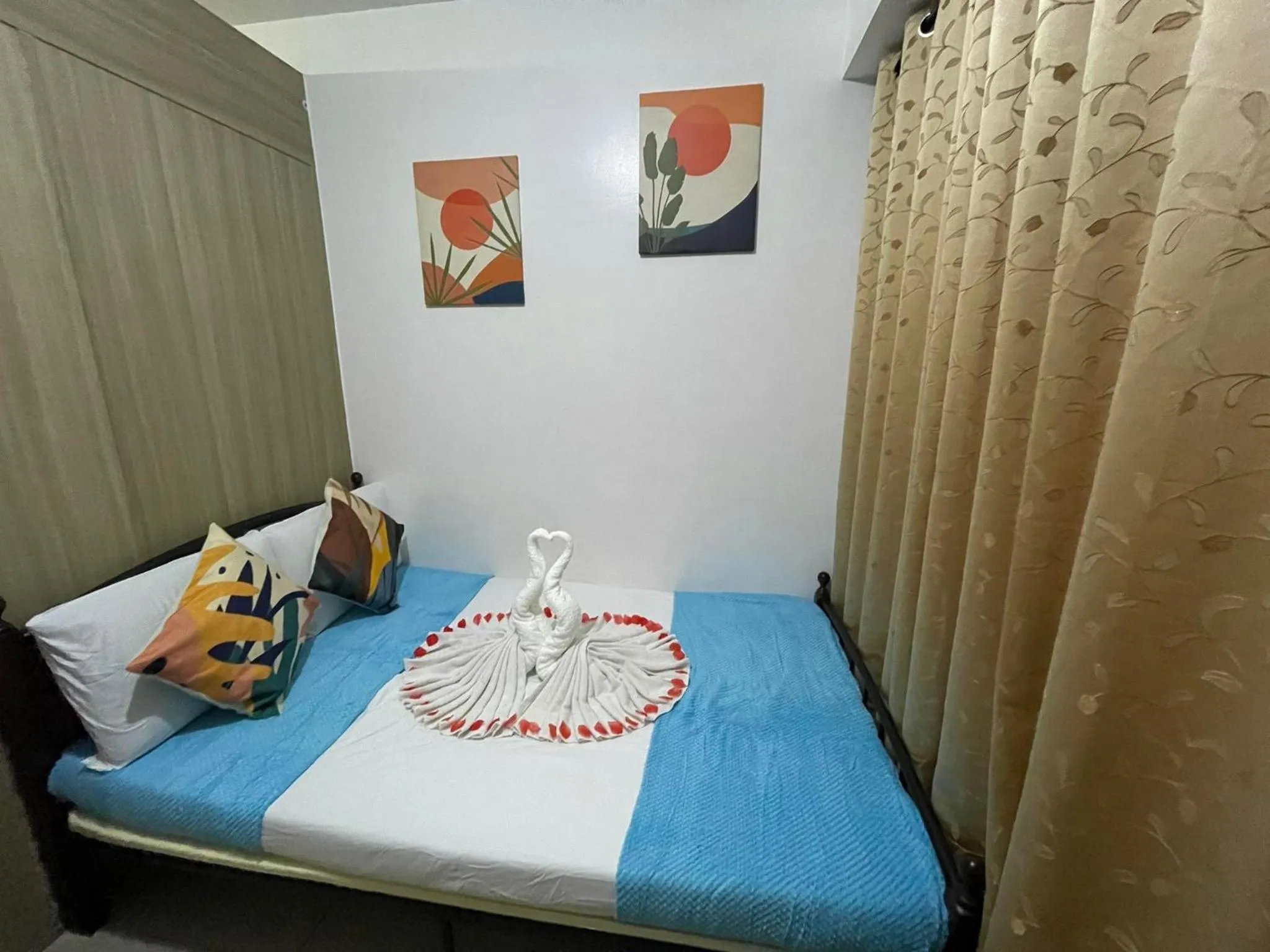 Bed in Shore Residences, Mall Of Asia Complex Stayction by PBYY