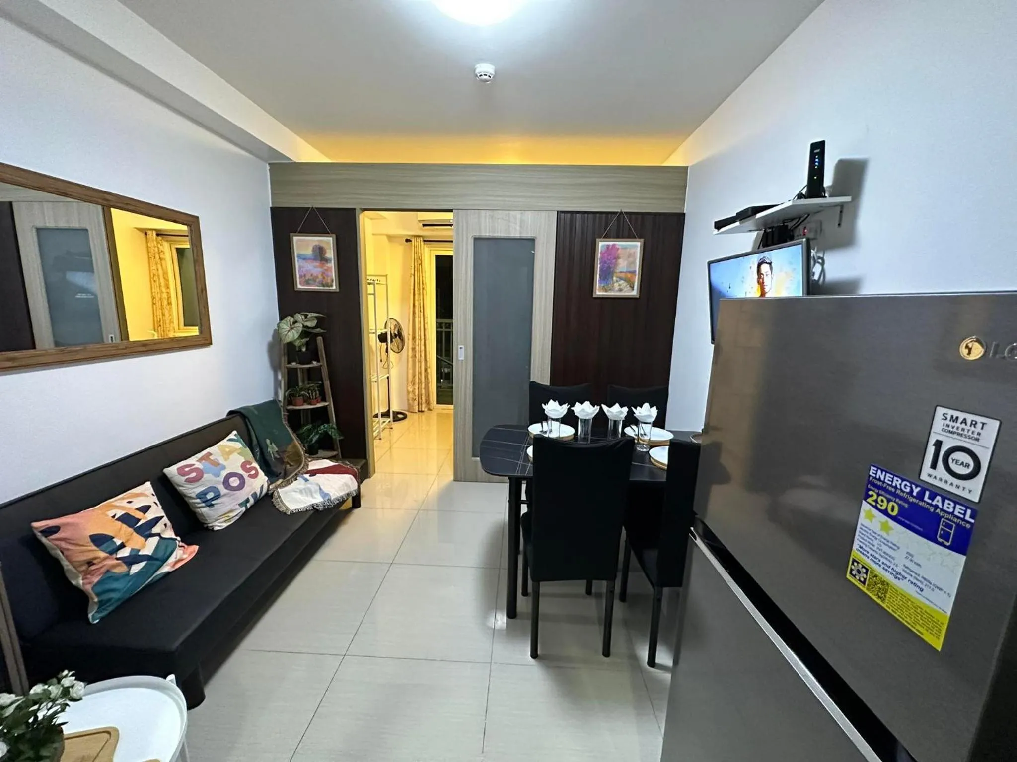 Living room in Shore Residences, Mall Of Asia Complex Stayction by PBYY