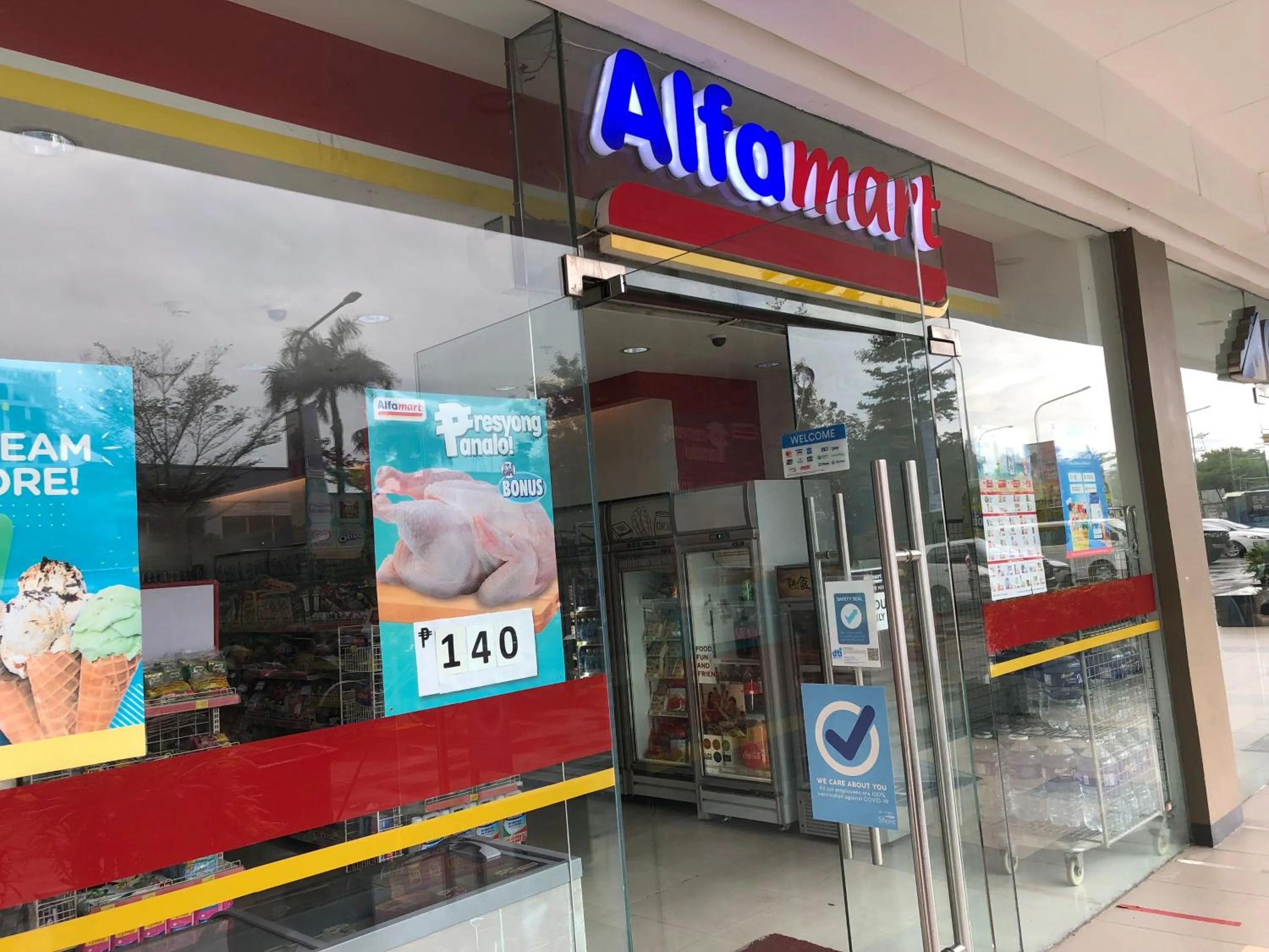 Supermarket/grocery shop in Shore Residences, Mall Of Asia Complex Stayction by PBYY