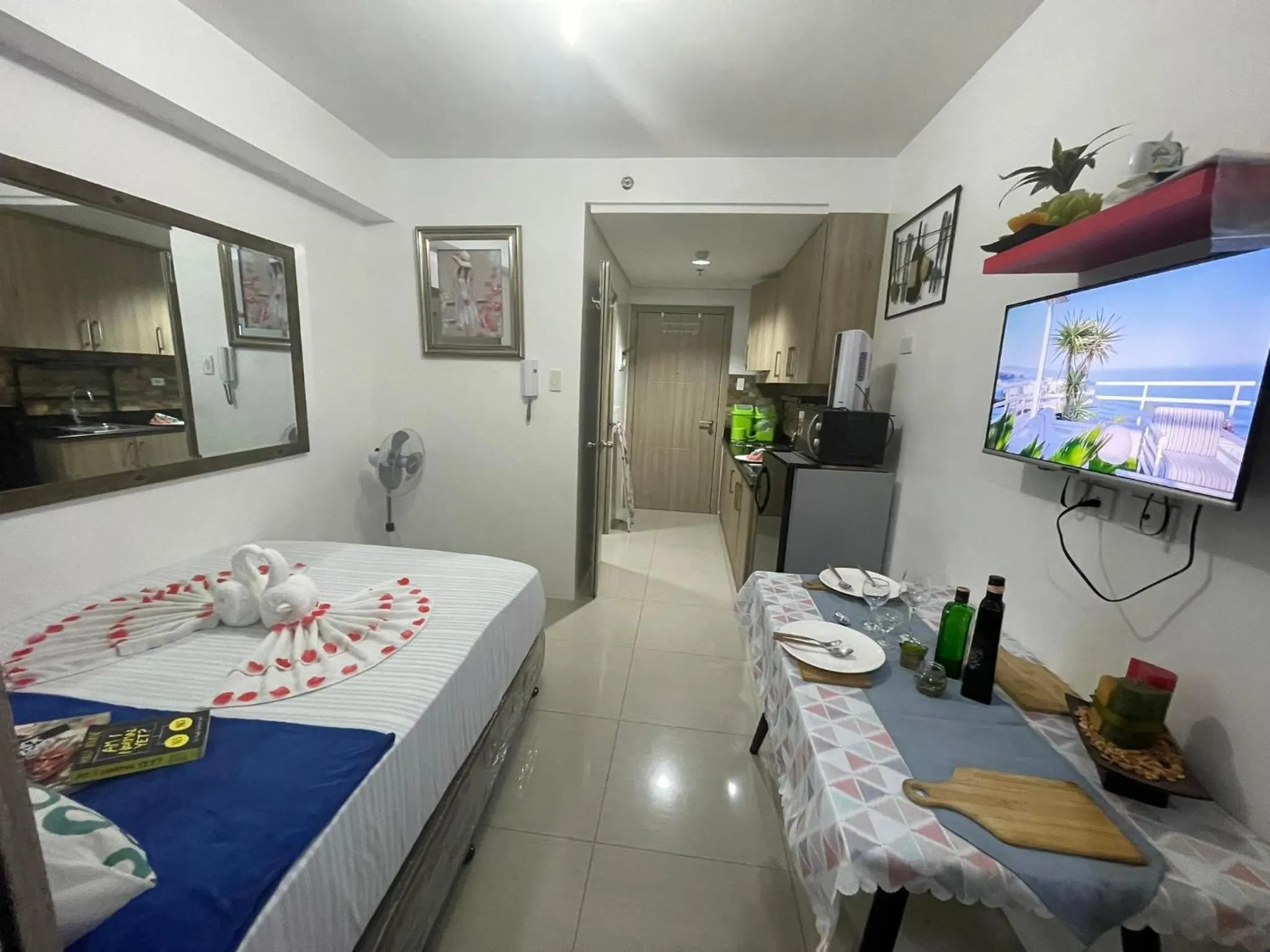 Bed in Shore Residences, Mall Of Asia Complex Stayction by PBYY