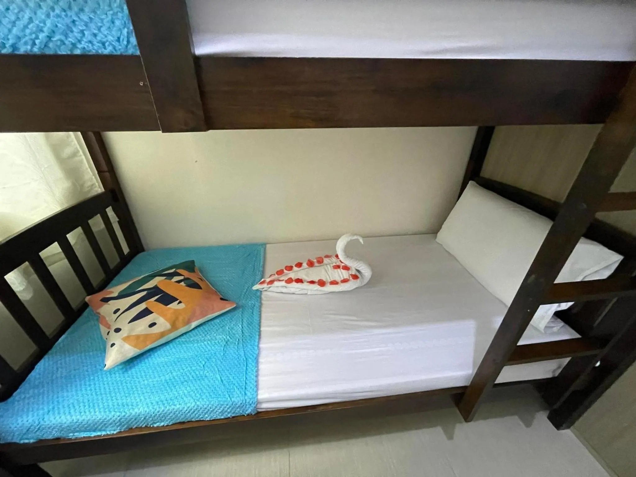 Bed in Shore Residences, Mall Of Asia Complex Stayction by PBYY