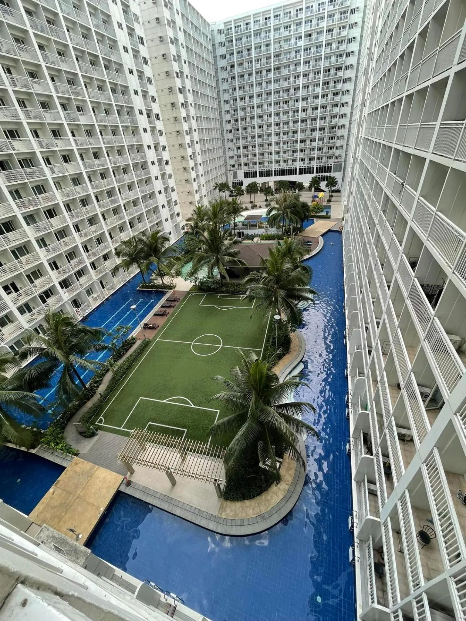 Pool view in Shore Residences, Mall Of Asia Complex Stayction by PBYY