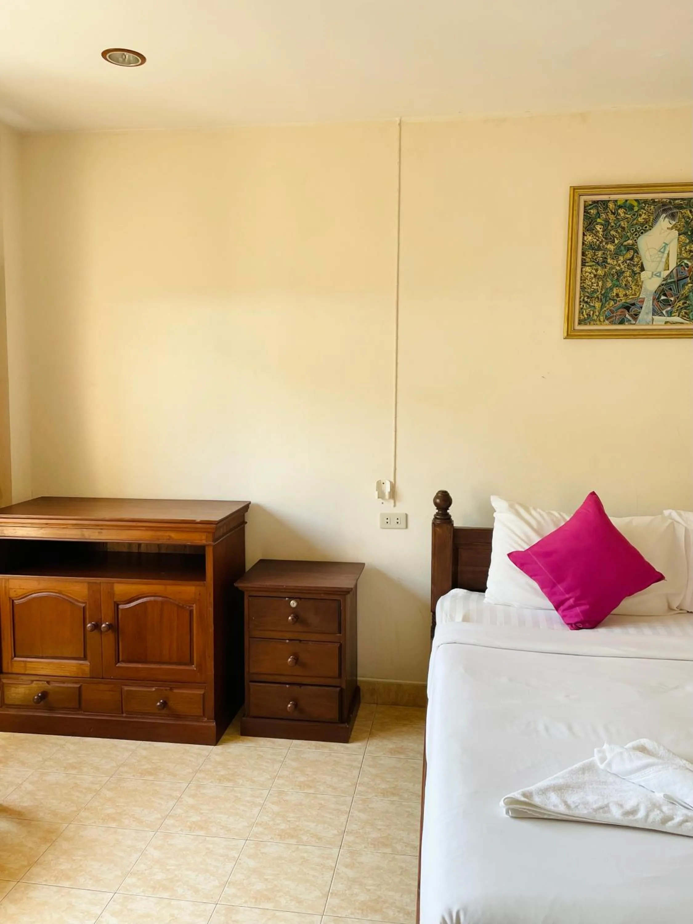 Bed in Meewaya Hotel