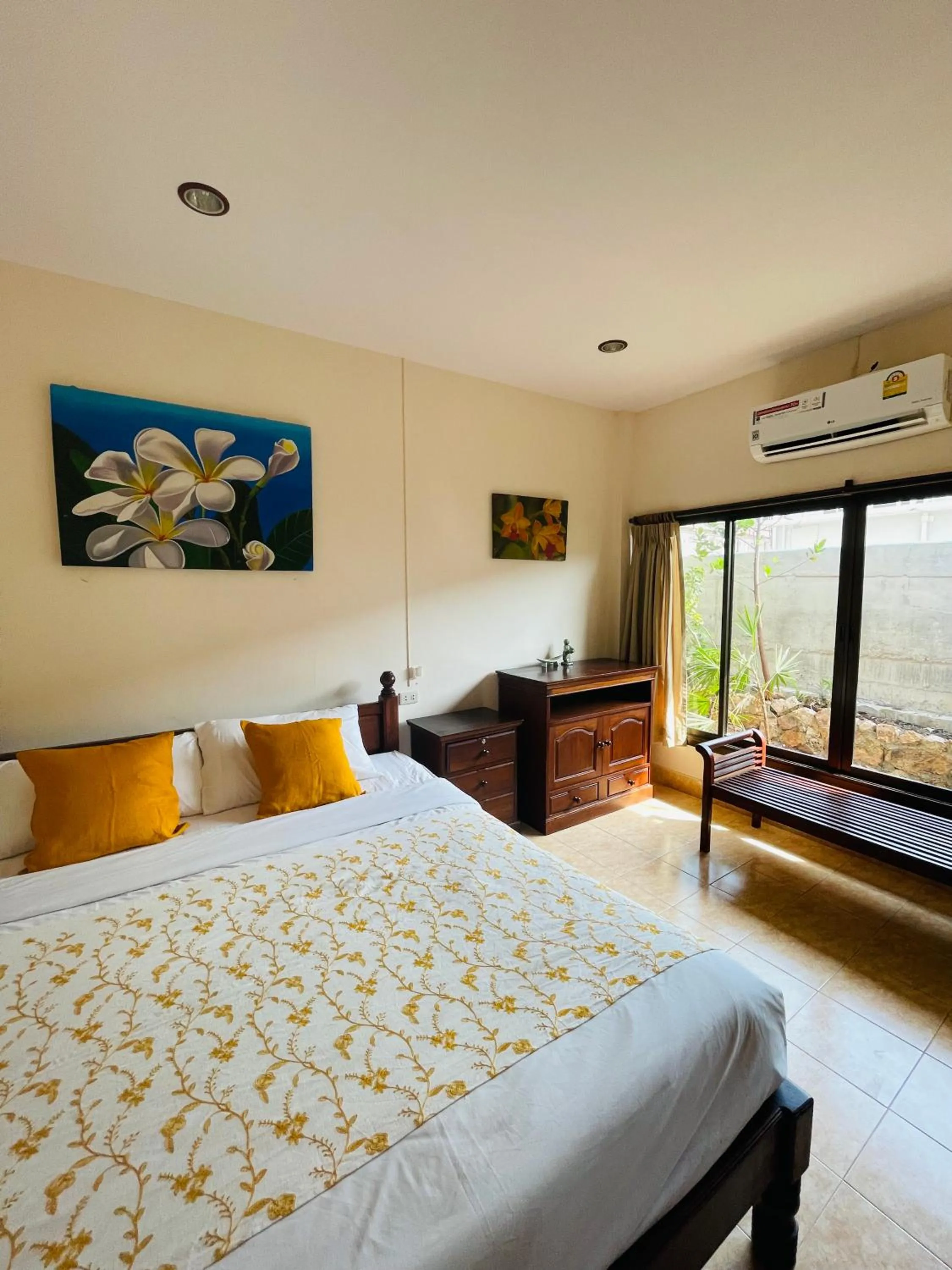 Bed in Meewaya Hotel