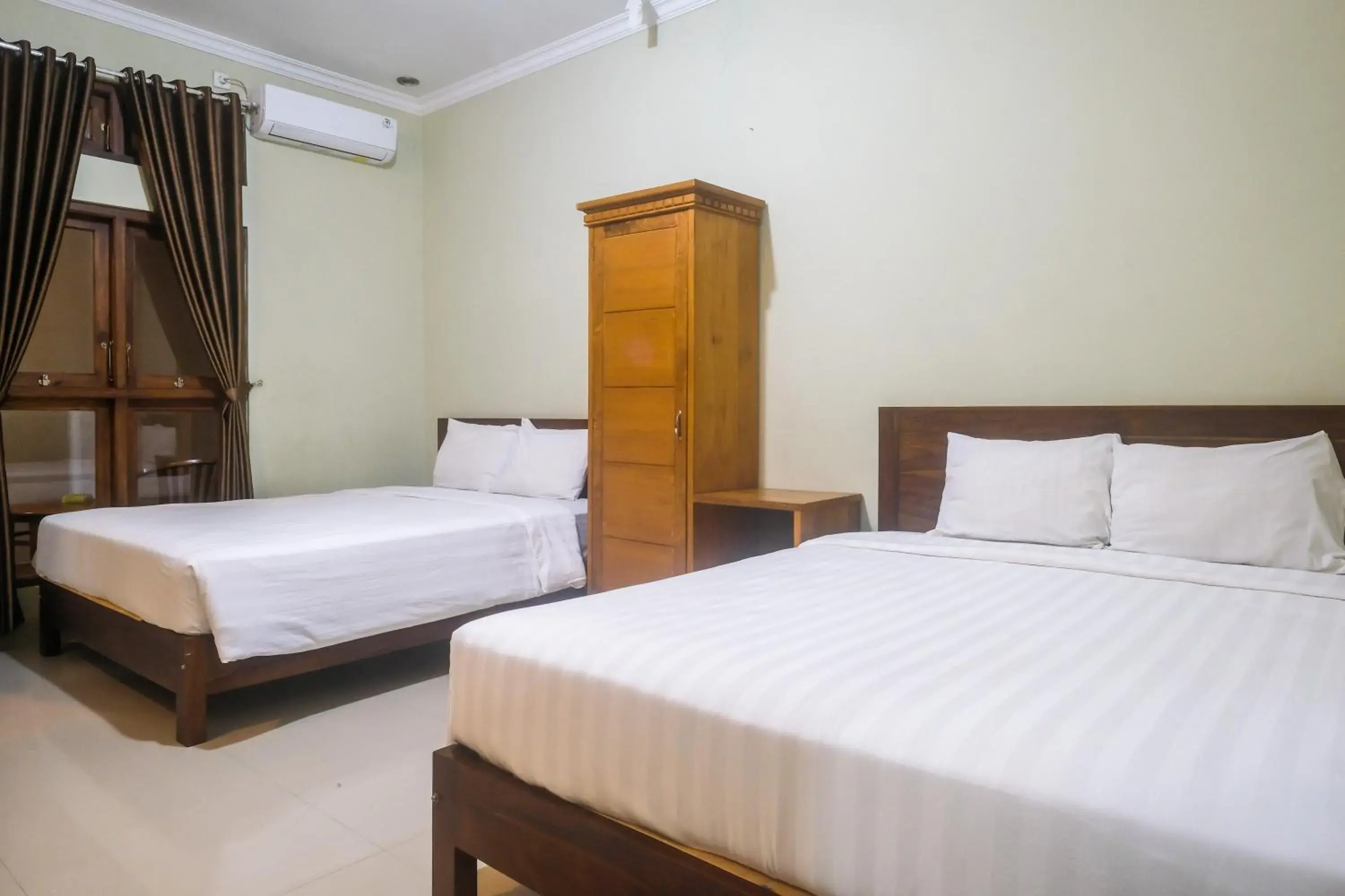 Deluxe Family Room in Joglo Manggisan Syariah Kotagede Mitra RedDoorz Deluxe Family Room in Joglo Manggisan Syariah Kotagede Mitra RedDoorz