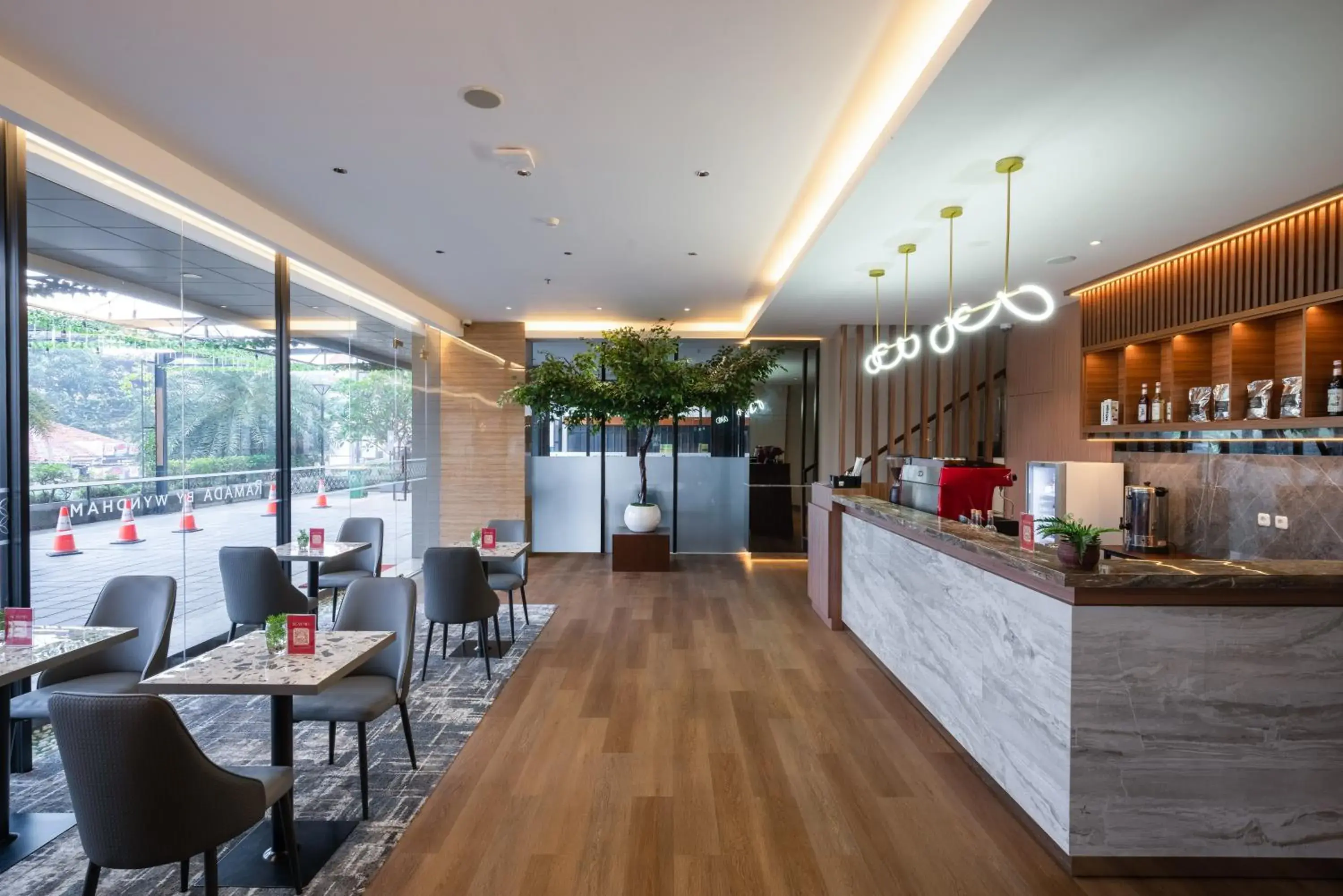 Lounge or bar in Sahid Serpong Lounge or bar in Sahid Serpong