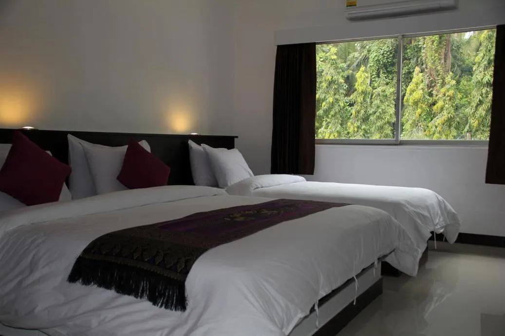 Bed in Sri Chumphon Hotel