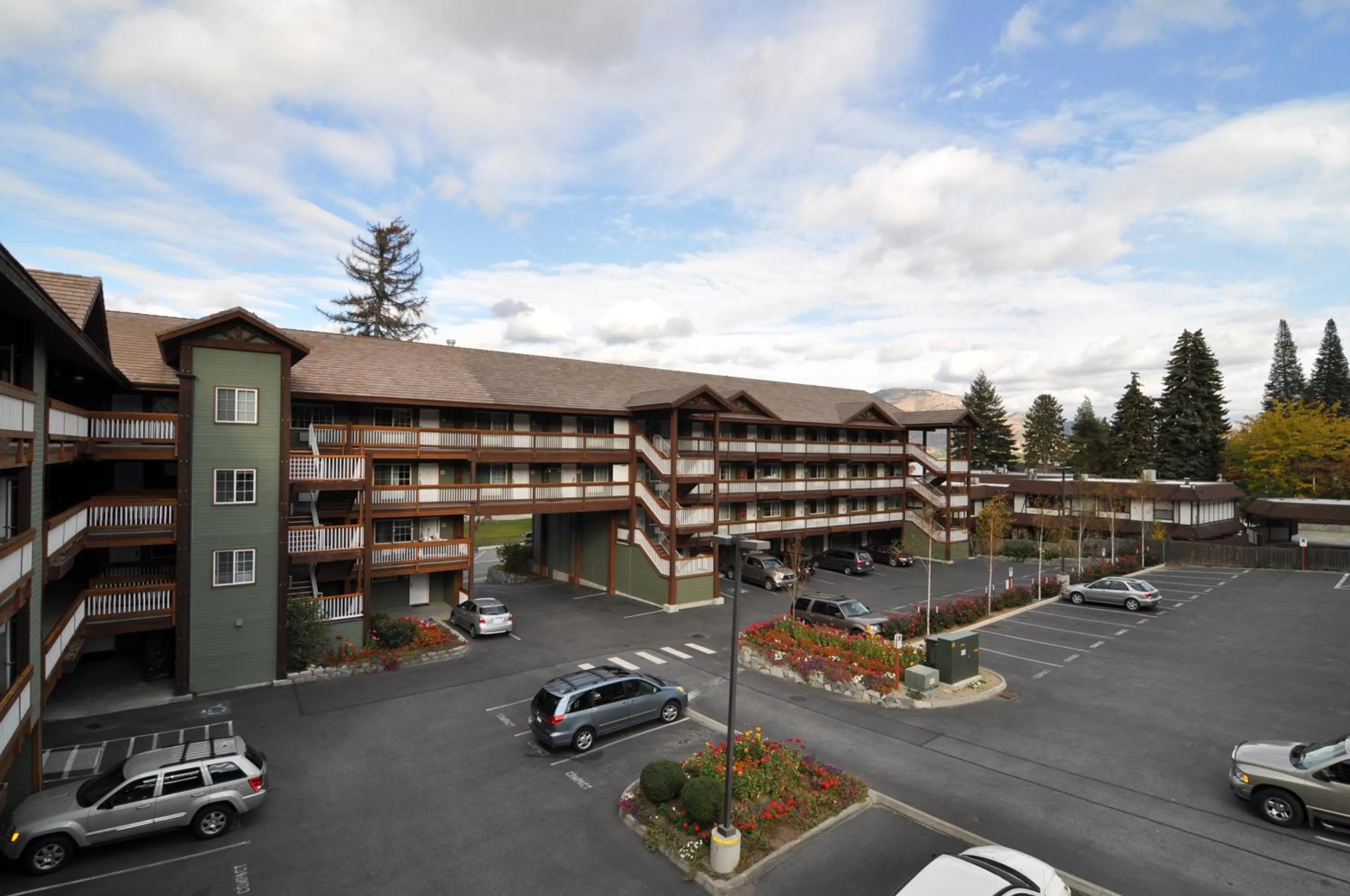 Facade/entrance in Lakeside Lodge and Suites