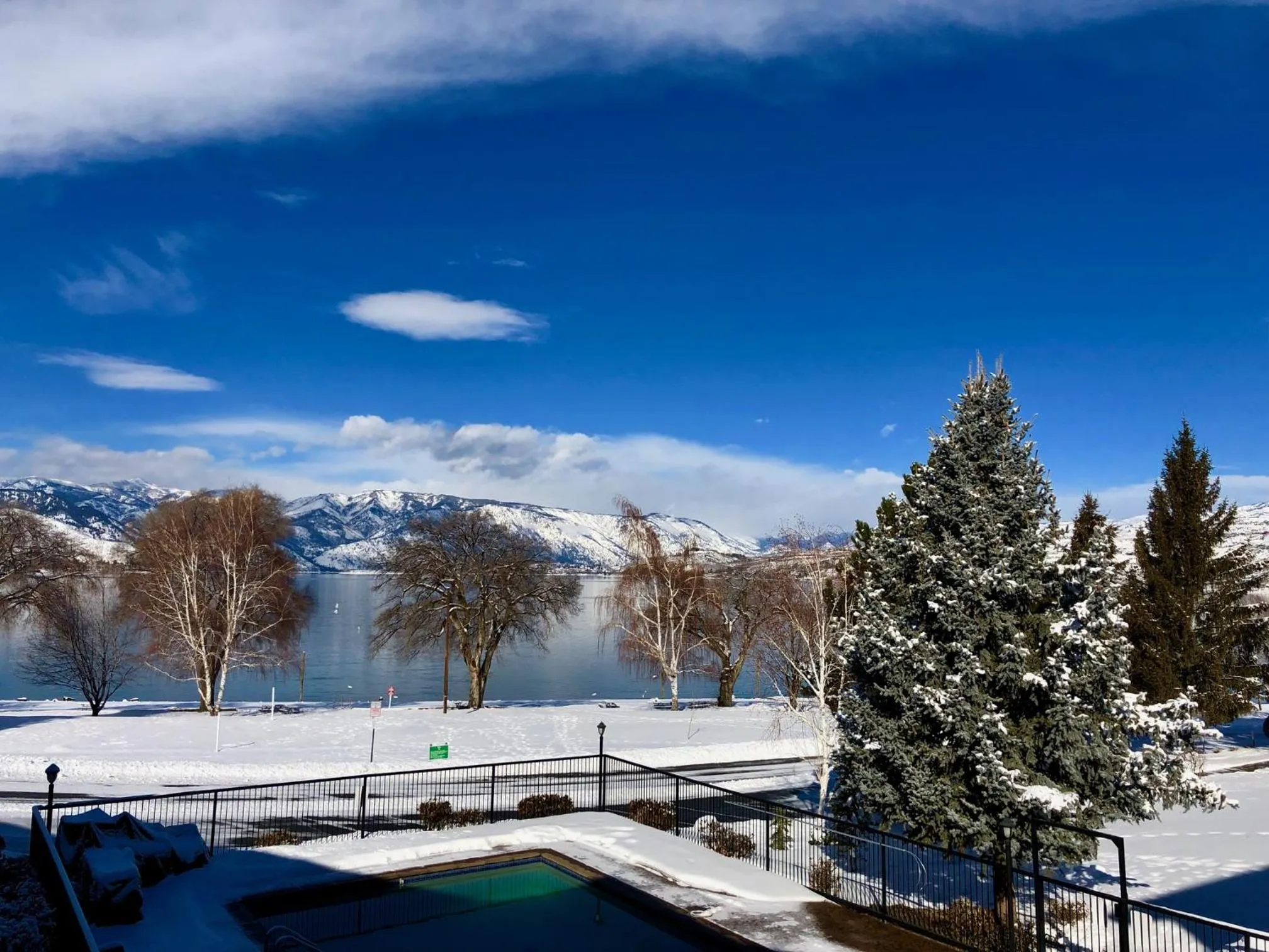 Winter in Lakeside Lodge and Suites