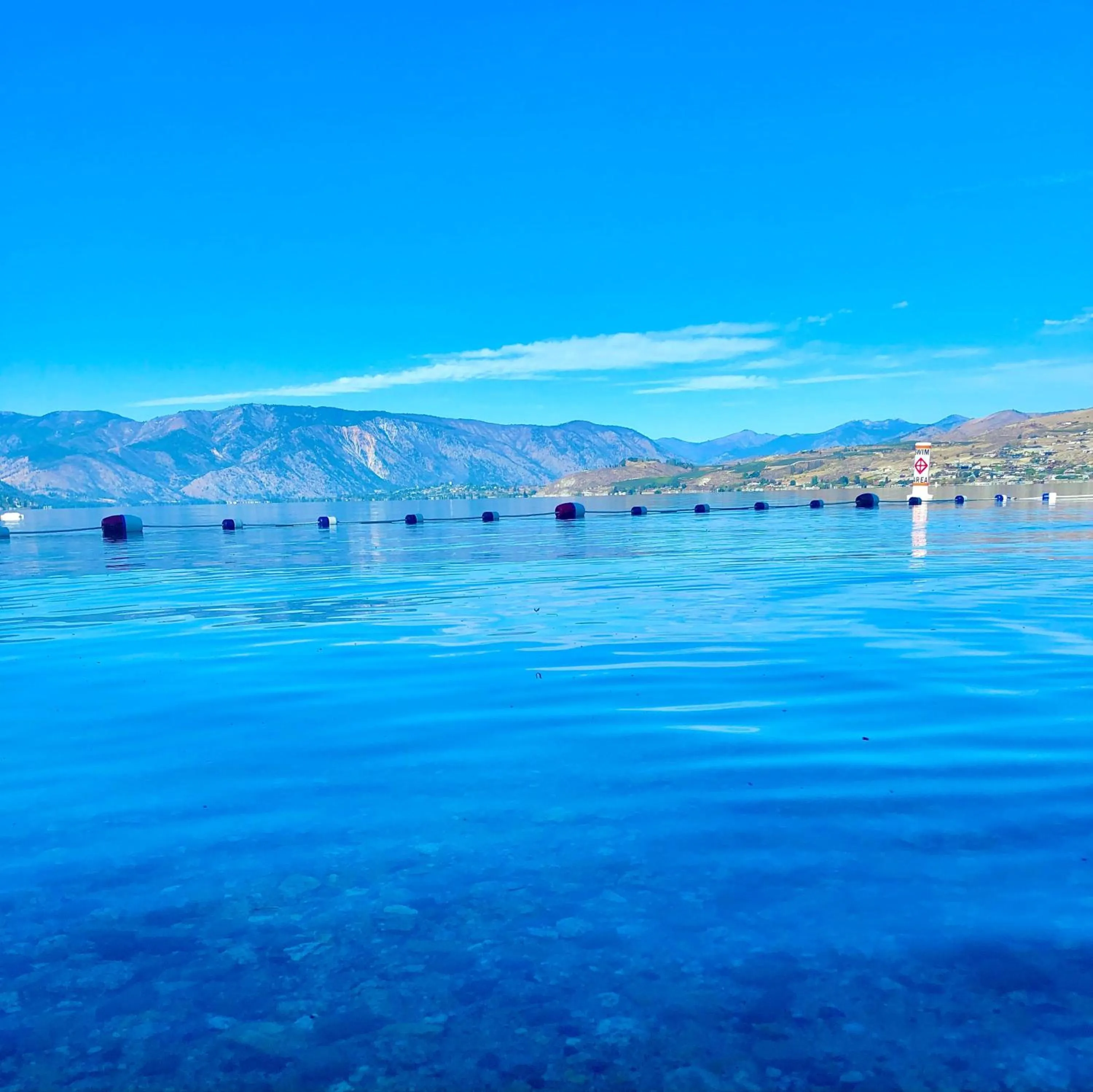 Beach in Lakeside Lodge and Suites