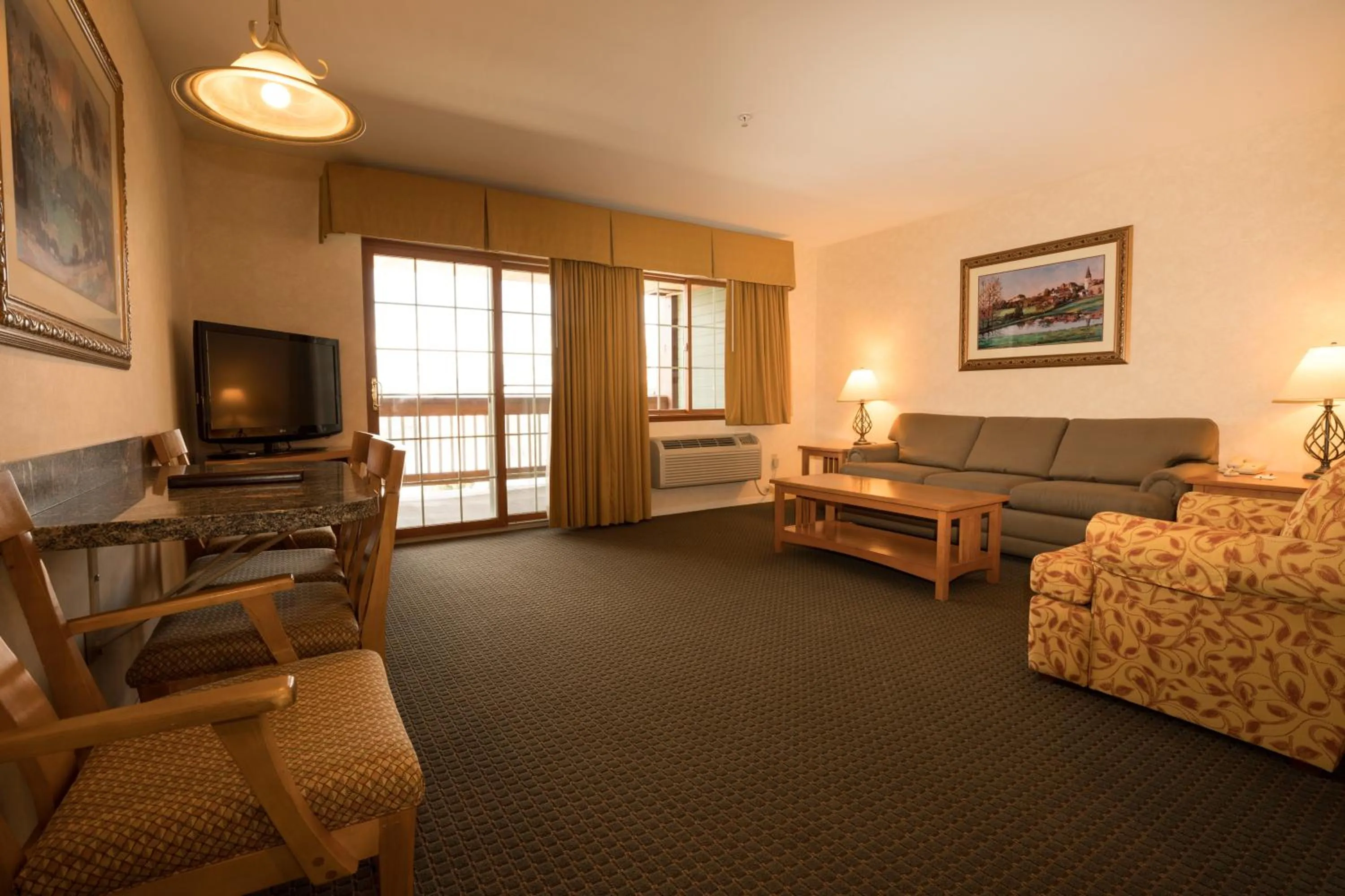 Living room, Bed in Lakeside Lodge and Suites