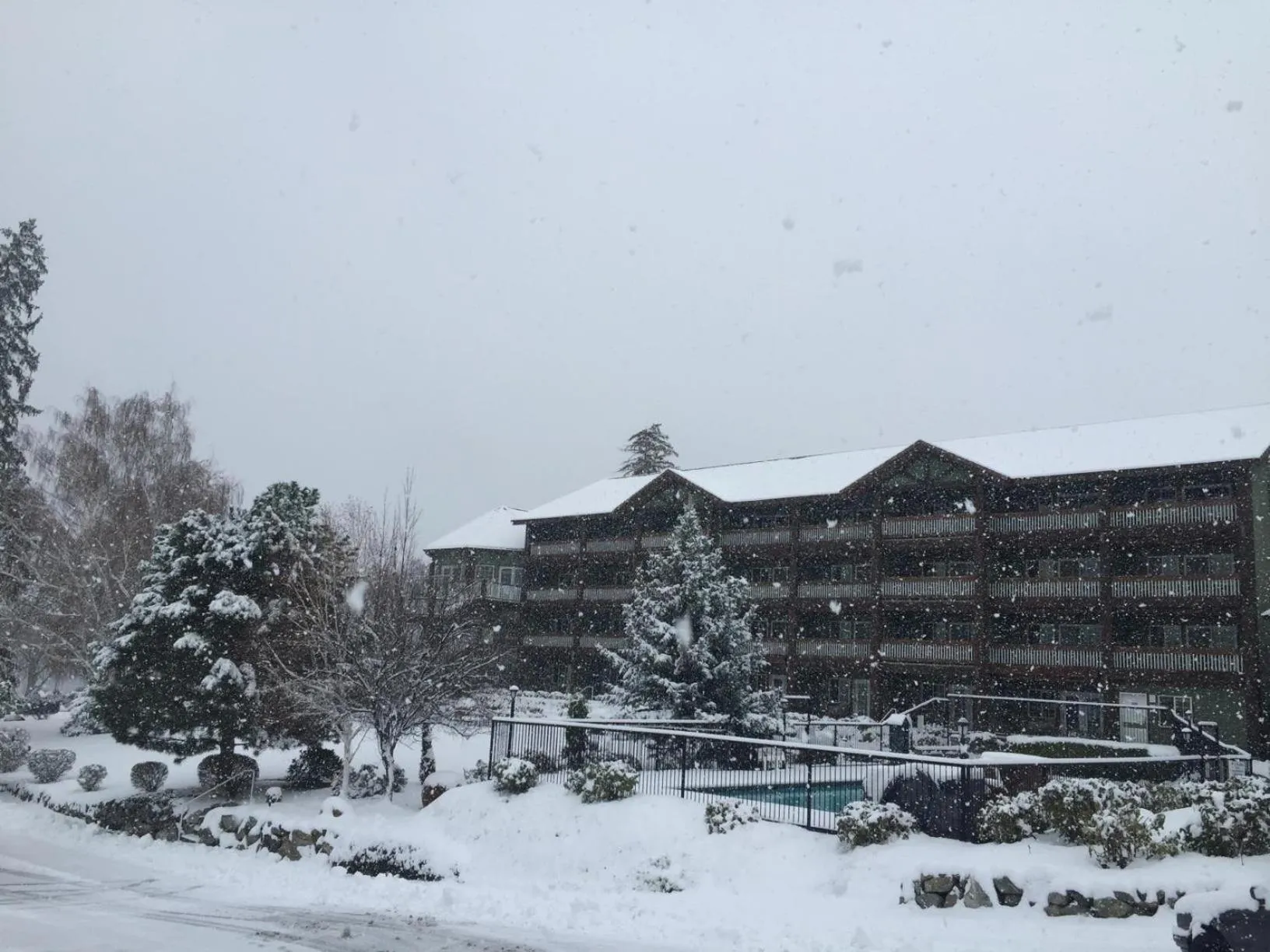 Property building in Lakeside Lodge and Suites