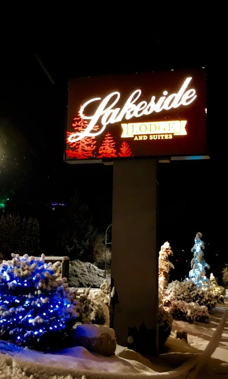 Property building in Lakeside Lodge and Suites