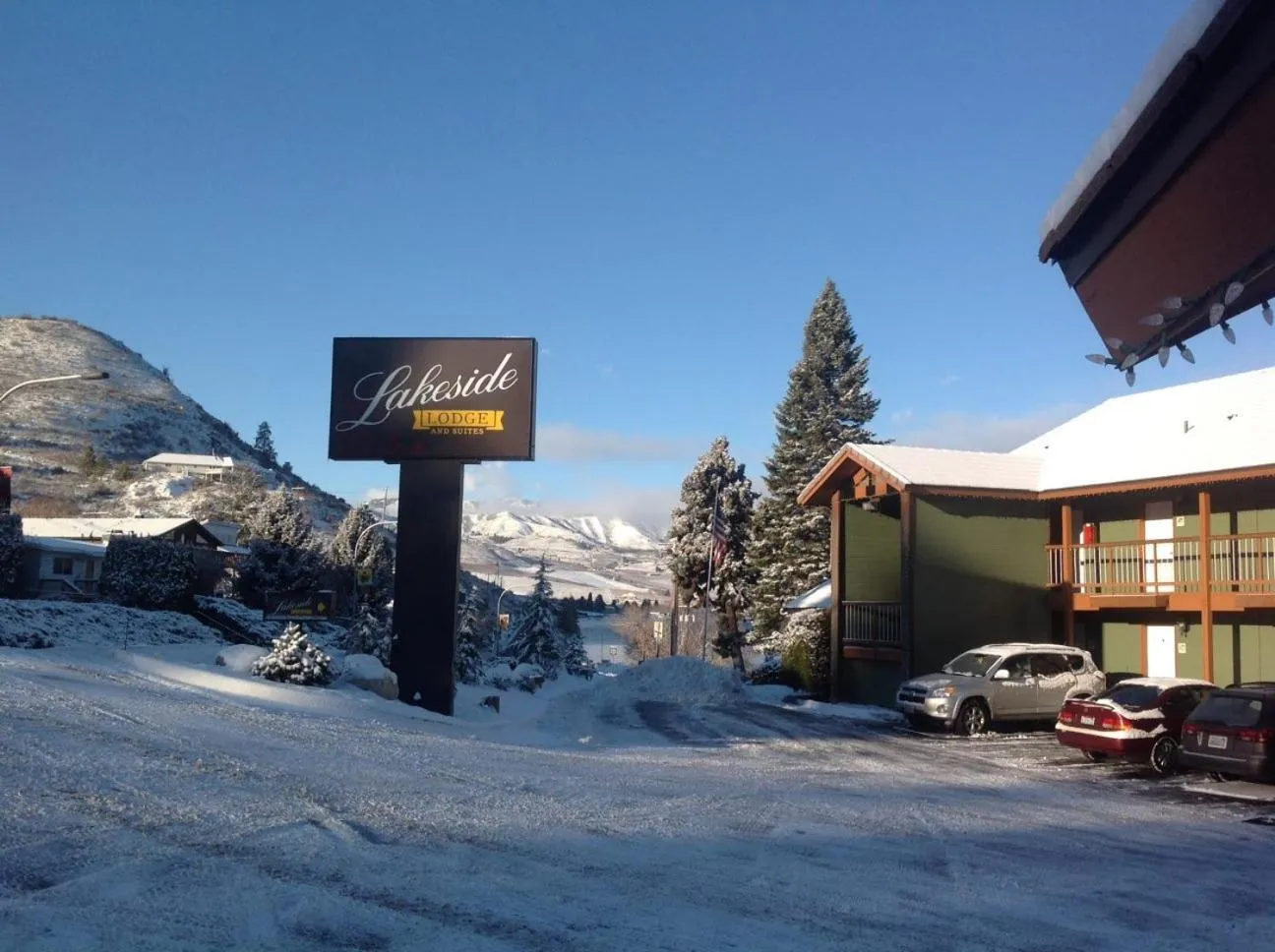 Property logo or sign in Lakeside Lodge and Suites