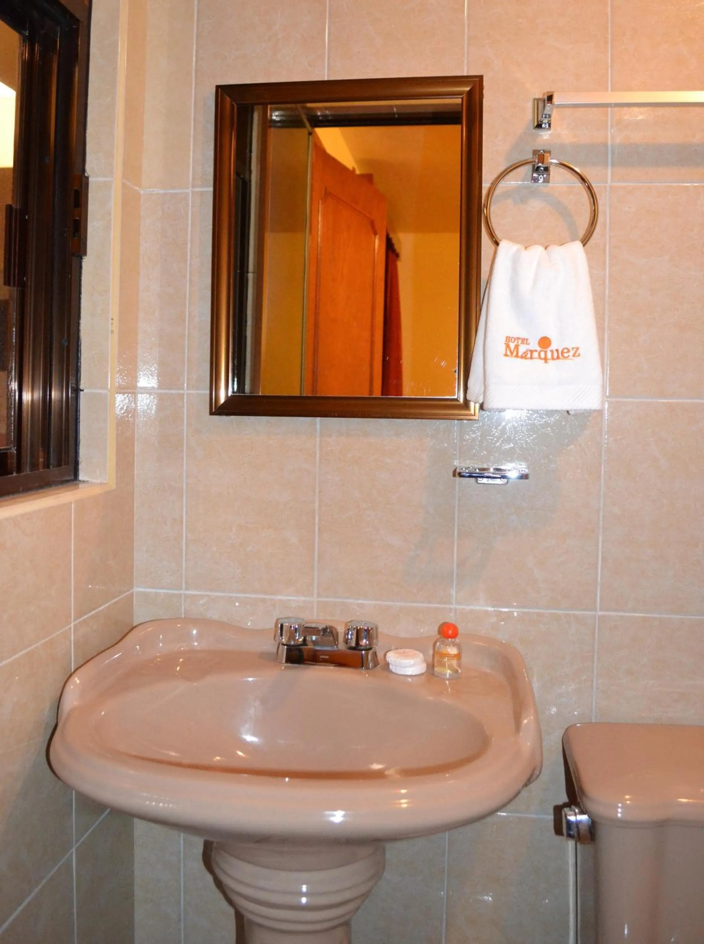 Bathroom in Hotel Márquez