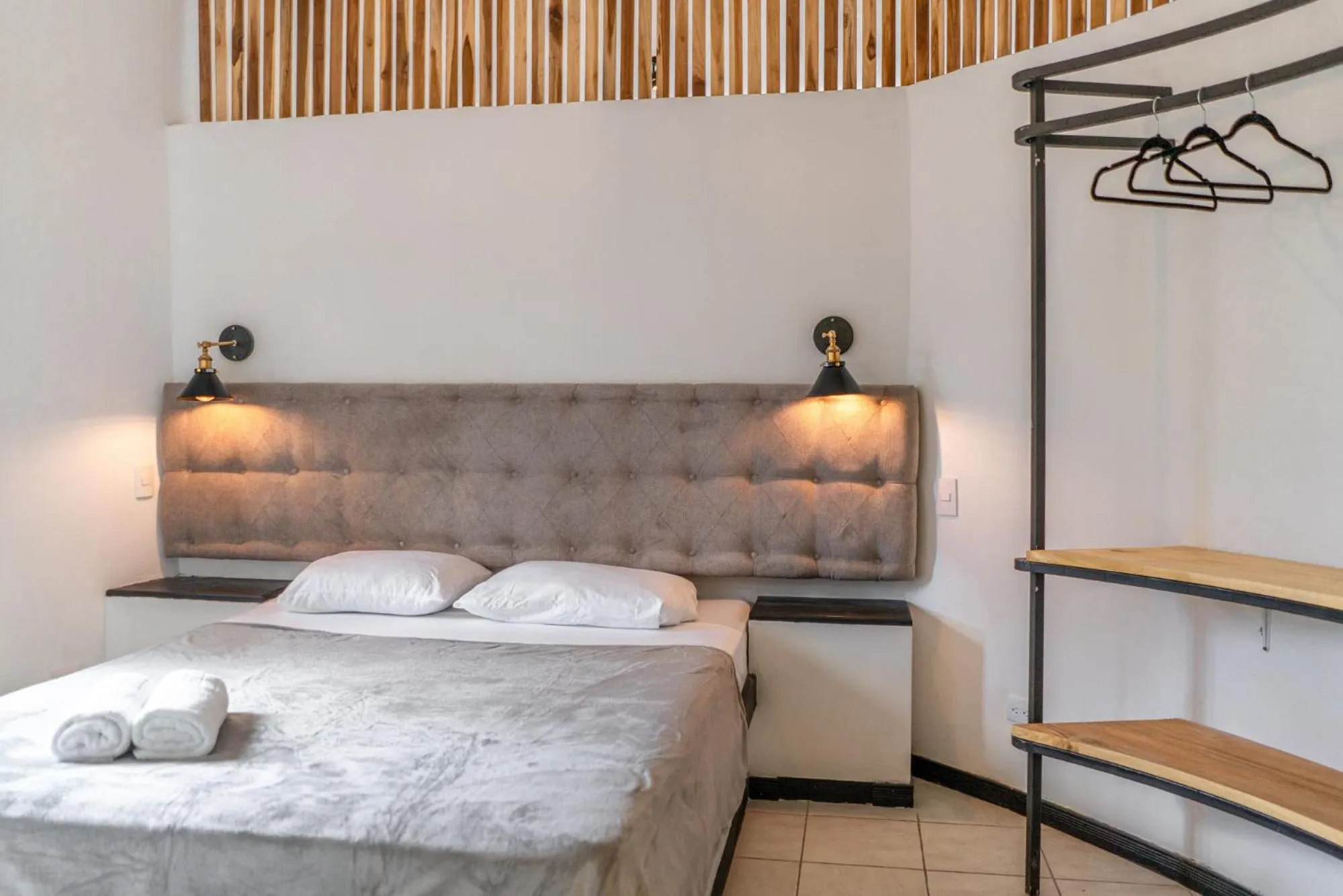 Photo of the whole room, Bed in Plaza Royal Apartments