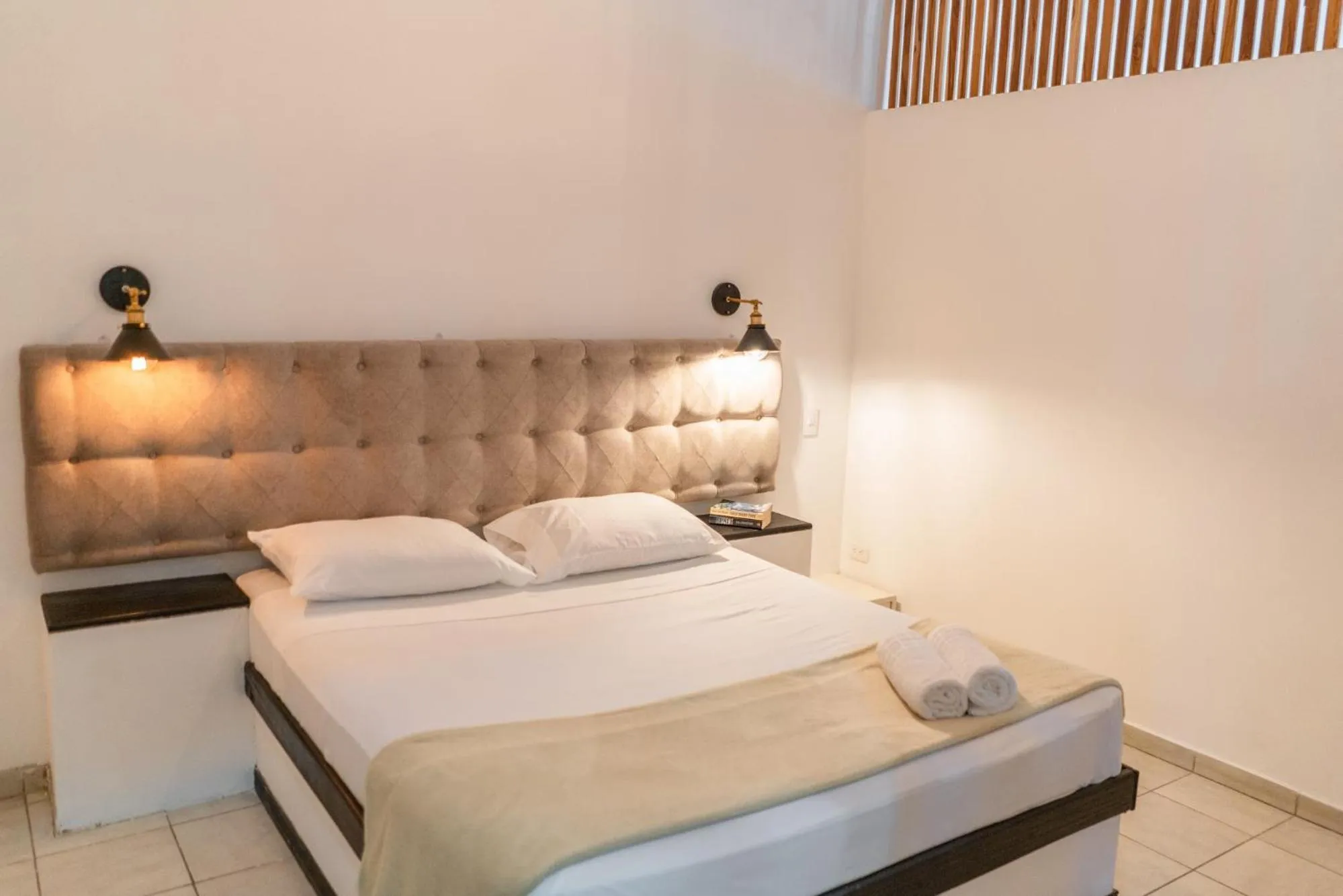 Bed in Plaza Royal Apartments