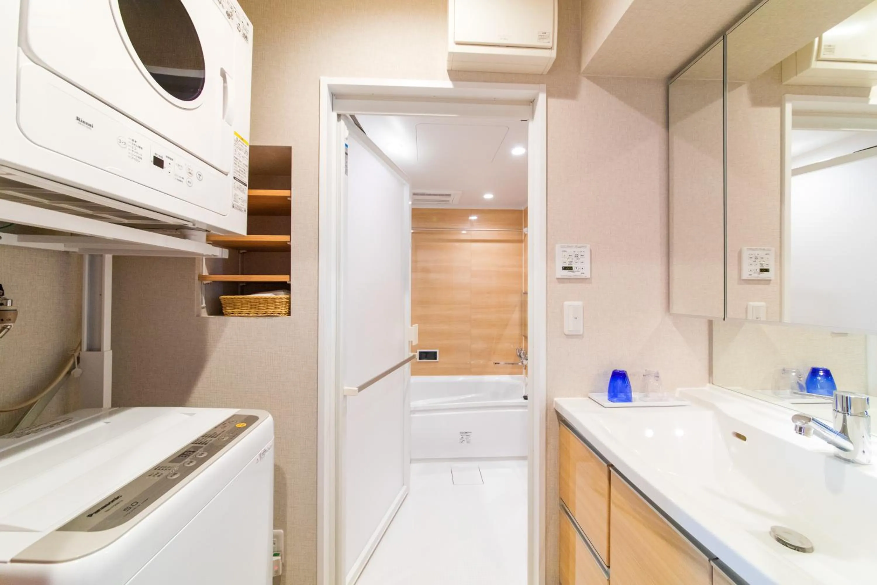 Yenns Marina Inn Mercy