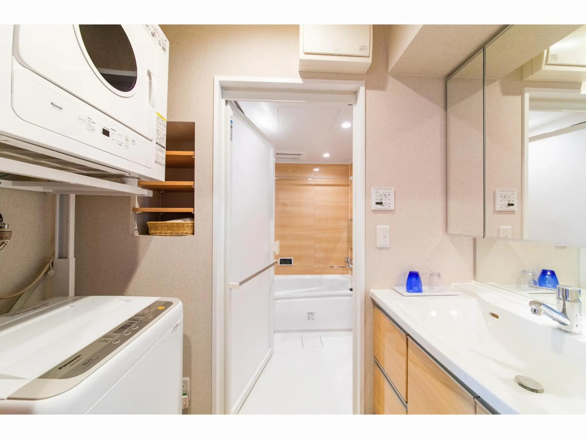 Yenns Marina Inn Mercy