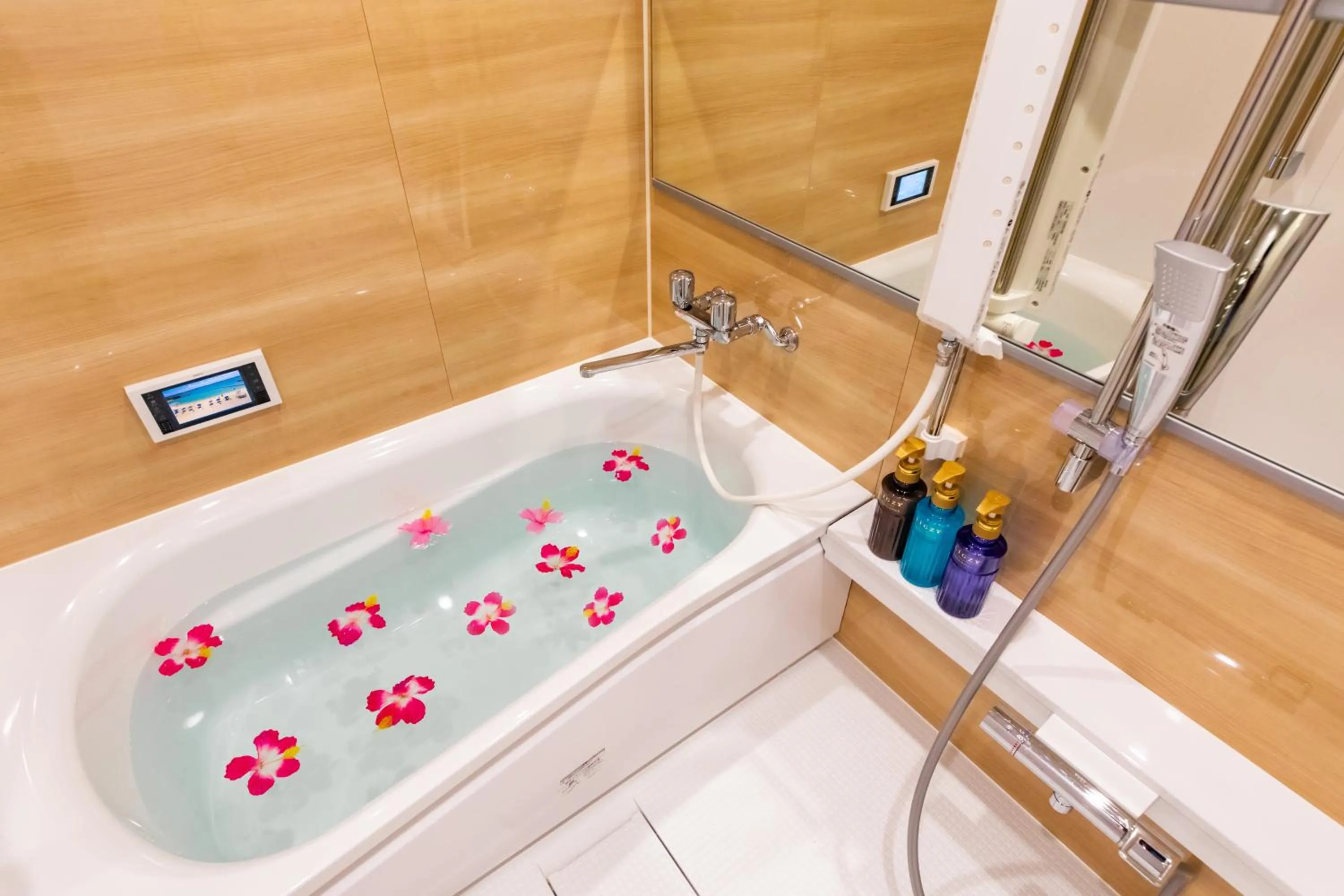 Shower in Yenns Marina Inn Mercy