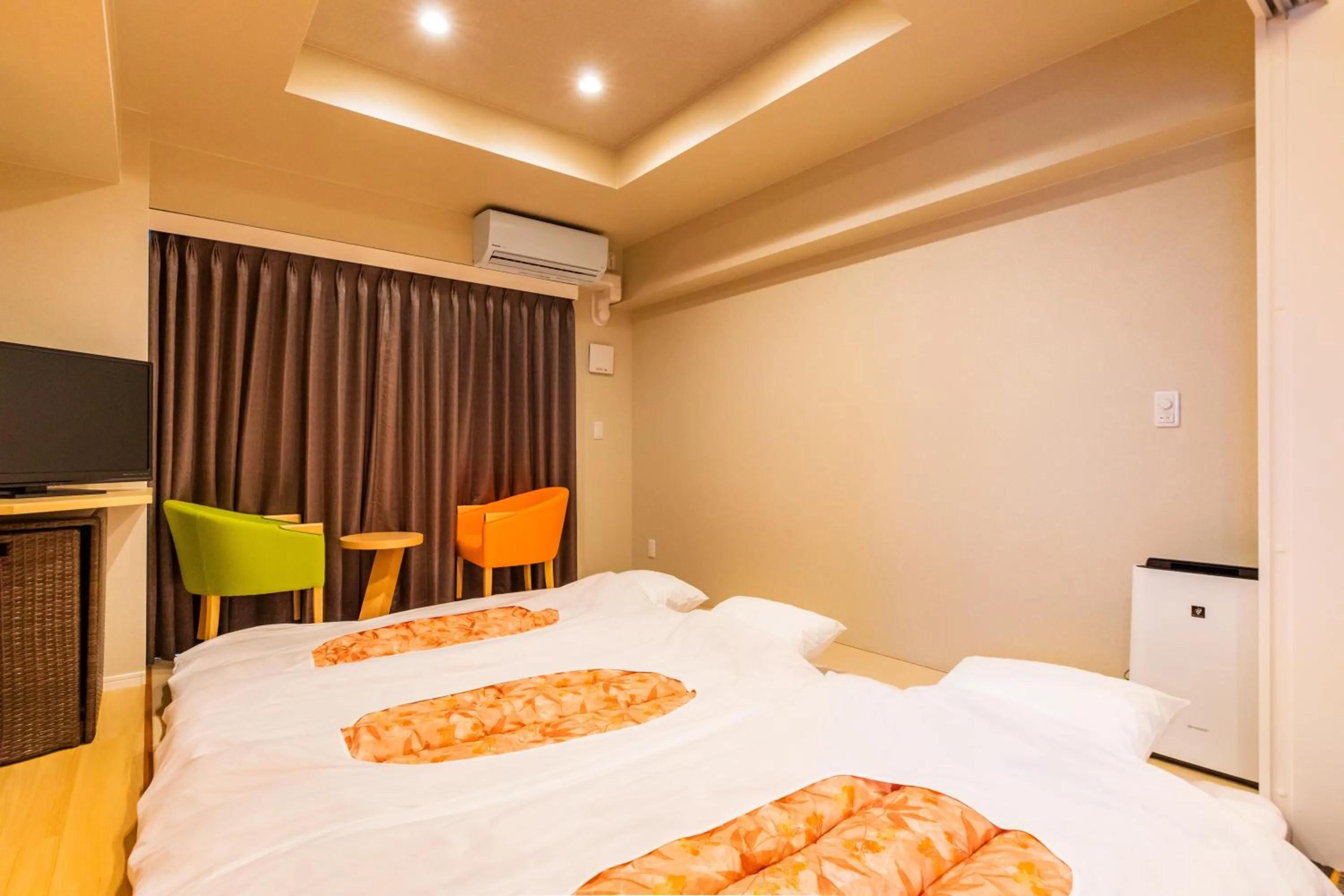 Bed in Yenns Marina Inn Mercy