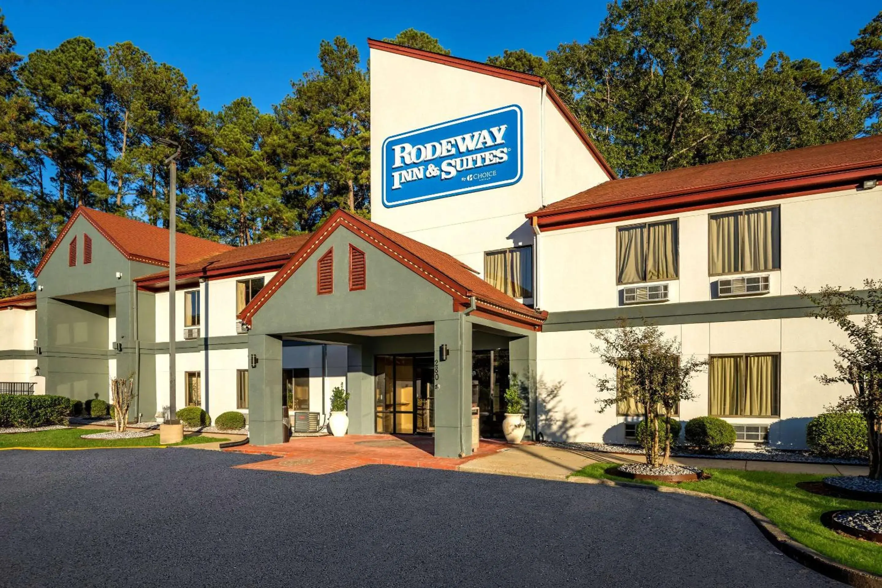 Property building in Rodeway Inn Property building in Rodeway Inn