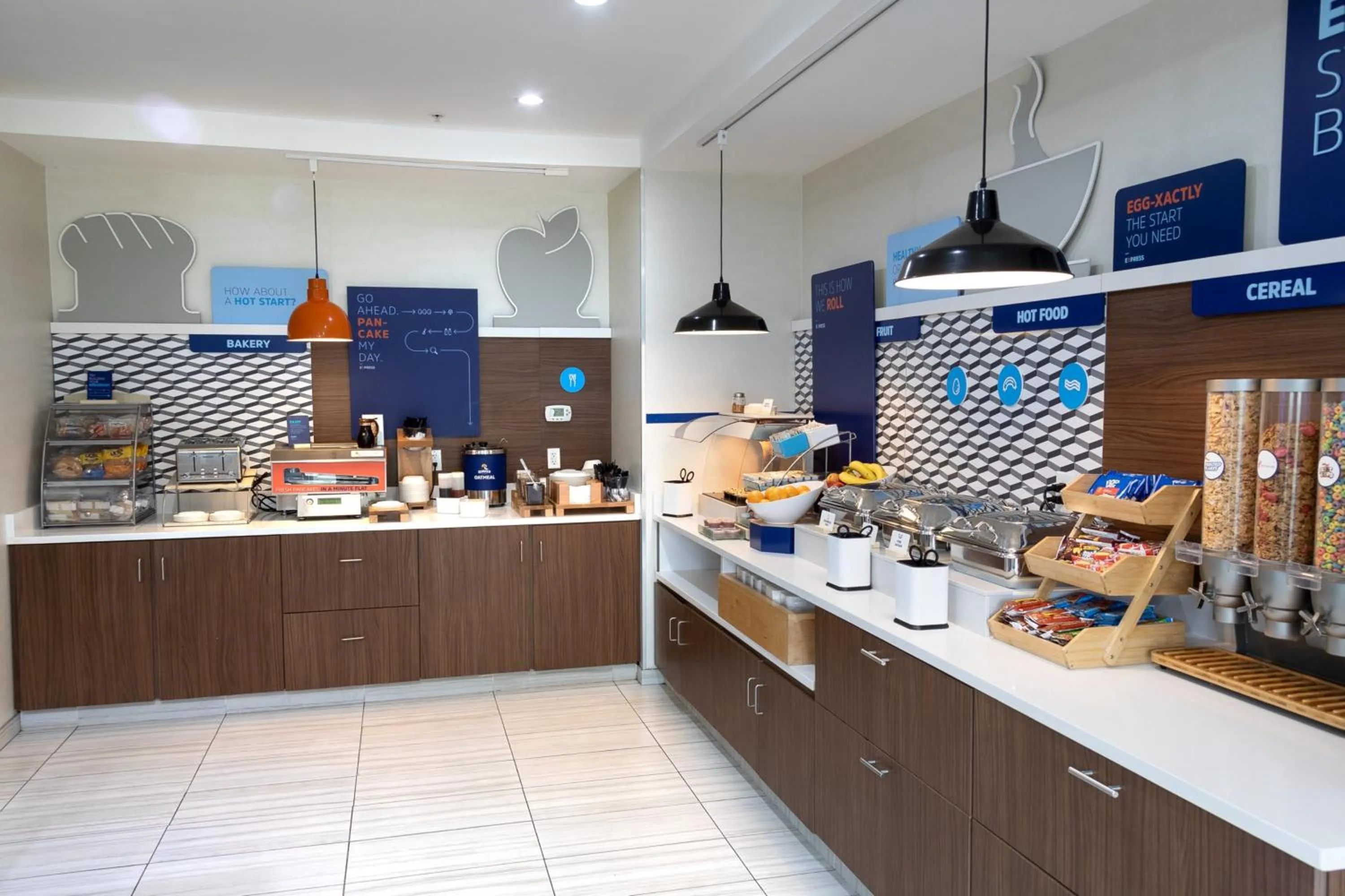 Breakfast in Holiday Inn Express & Suites Chicago West - St Charles by IHG