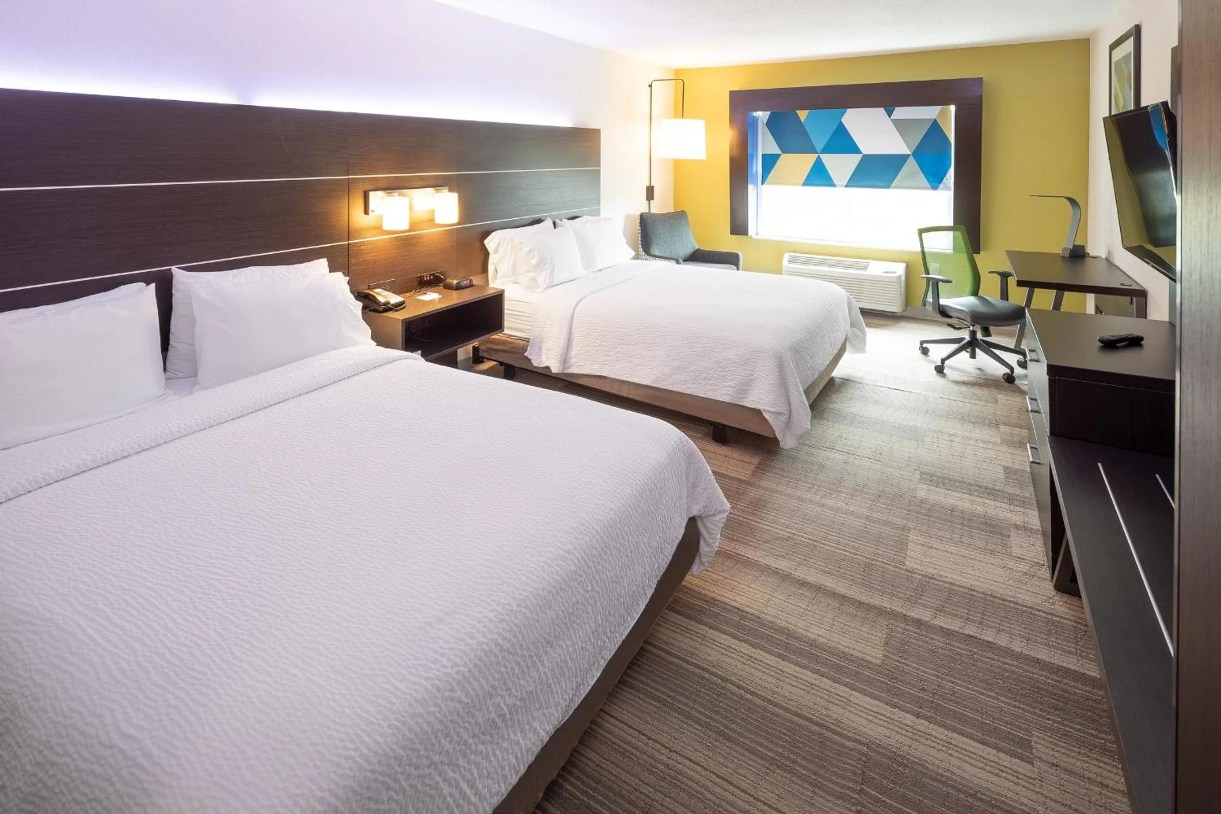 Bed in Holiday Inn Express & Suites Chicago West - St Charles by IHG
