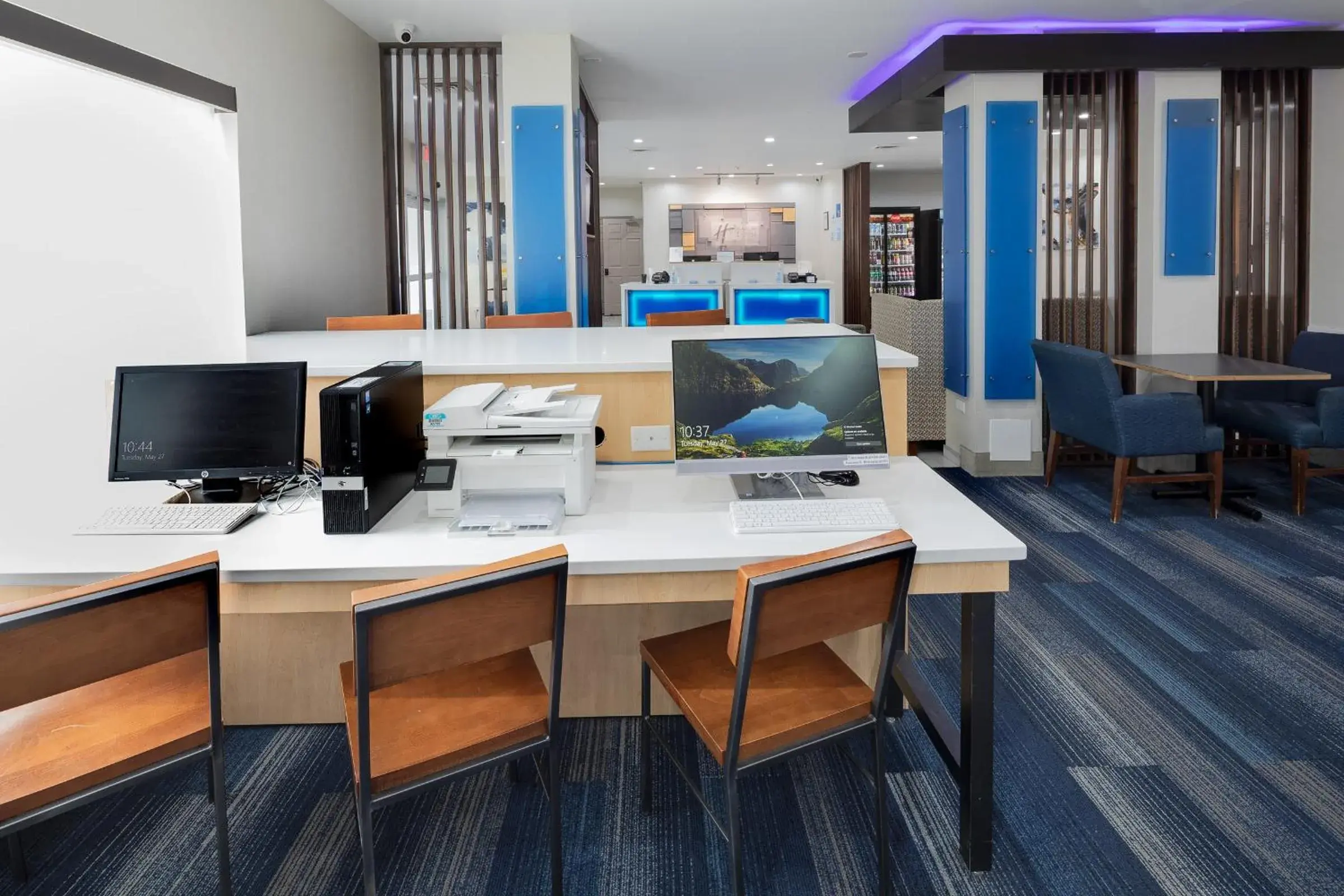 Property building in Holiday Inn Express & Suites Chicago West - St Charles by IHG Property building in Holiday Inn Express & Suites Chicago West - St Charles by IHG