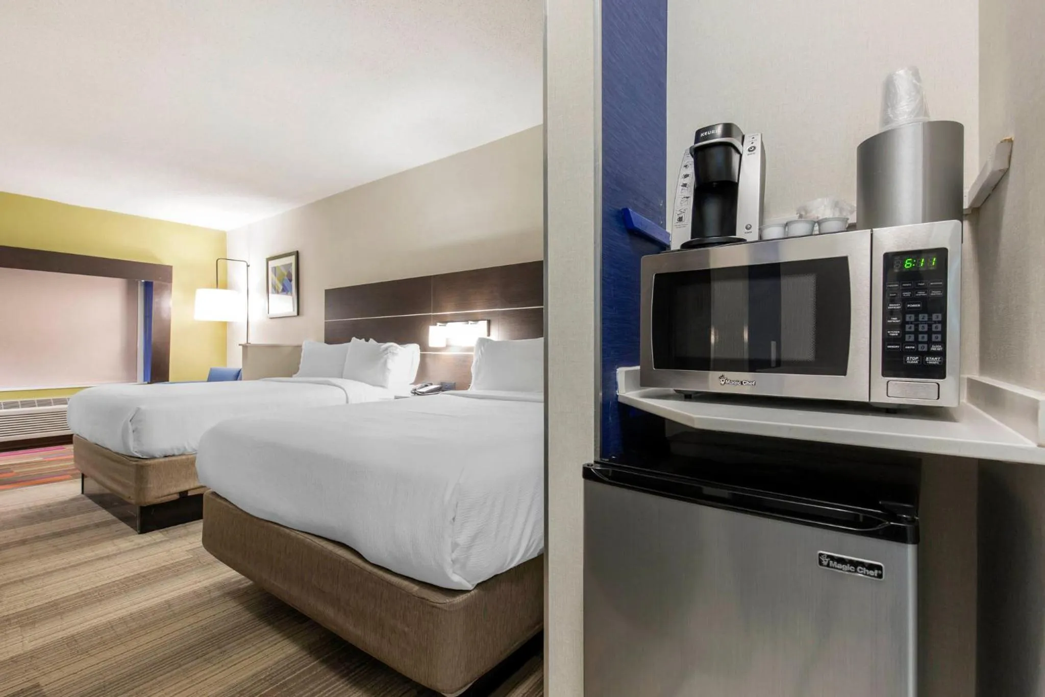 Photo of the whole room, Bed in Holiday Inn Express & Suites Chicago West - St Charles by IHG