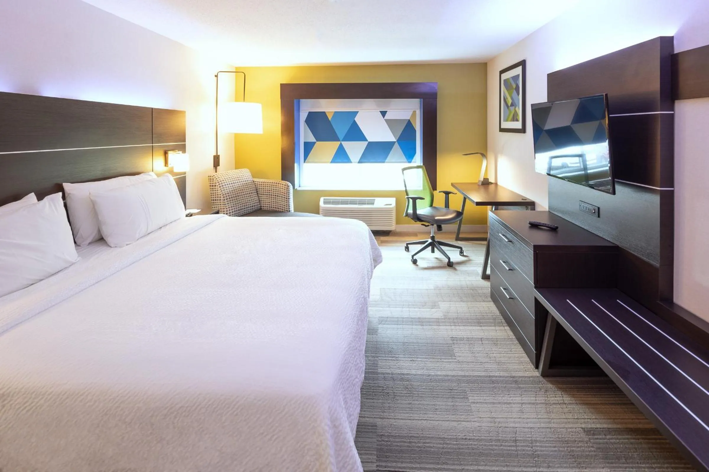 Bed in Holiday Inn Express & Suites Chicago West - St Charles by IHG