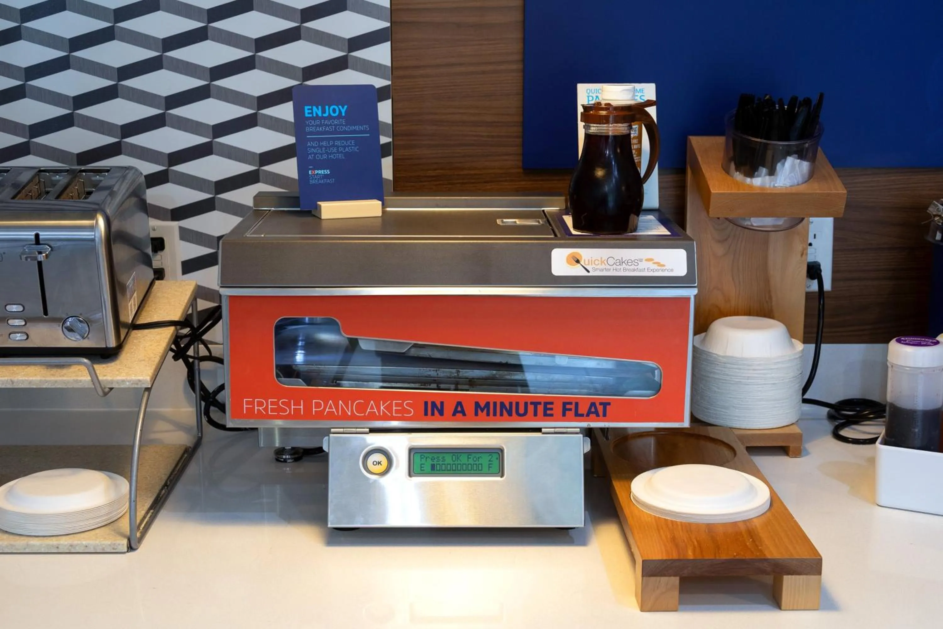 Restaurant/places to eat in Holiday Inn Express & Suites Chicago West - St Charles by IHG