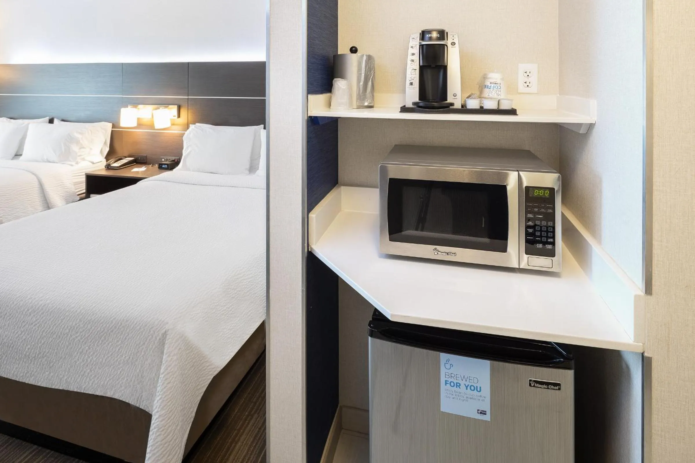 Bedroom, Bed in Holiday Inn Express & Suites Chicago West - St Charles by IHG