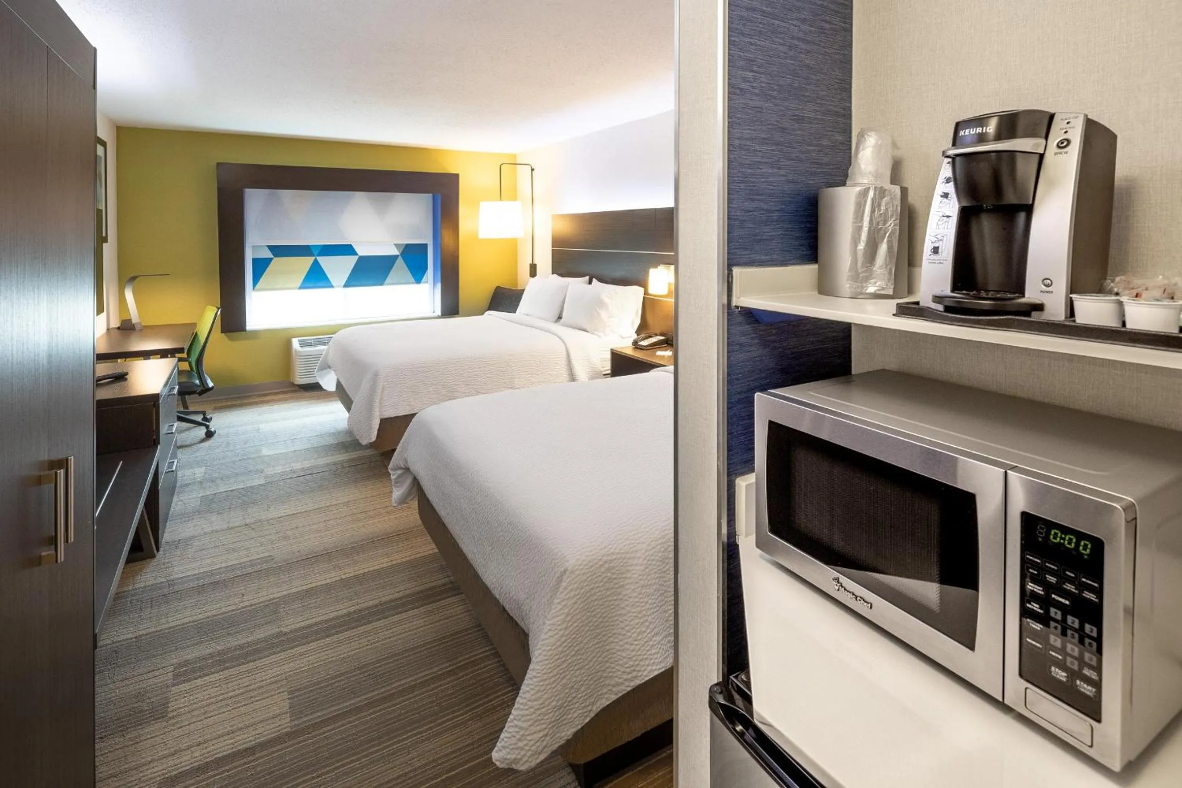 Bed in Holiday Inn Express & Suites Chicago West - St Charles by IHG