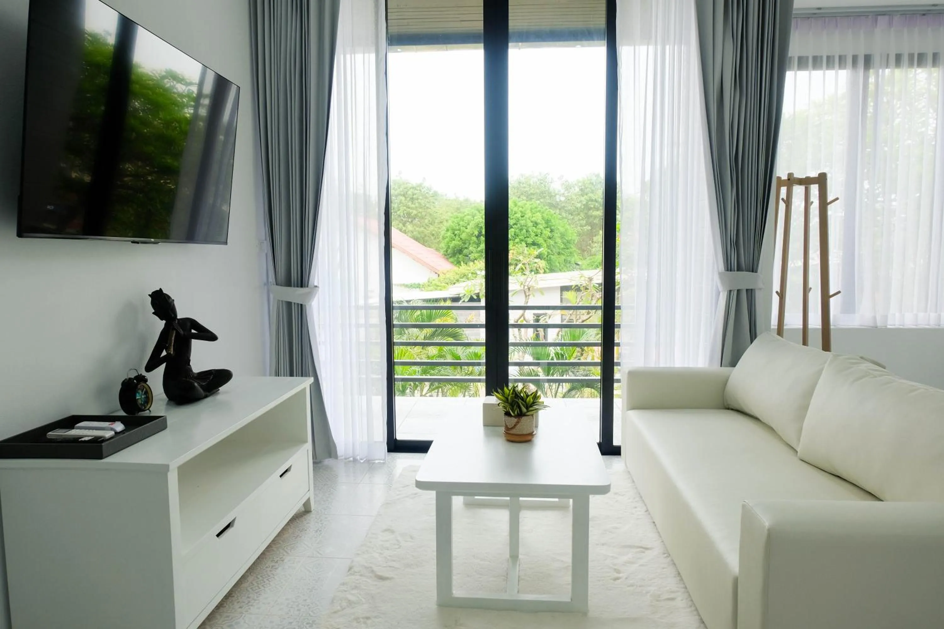 TV and multimedia in Baan Poon Garden