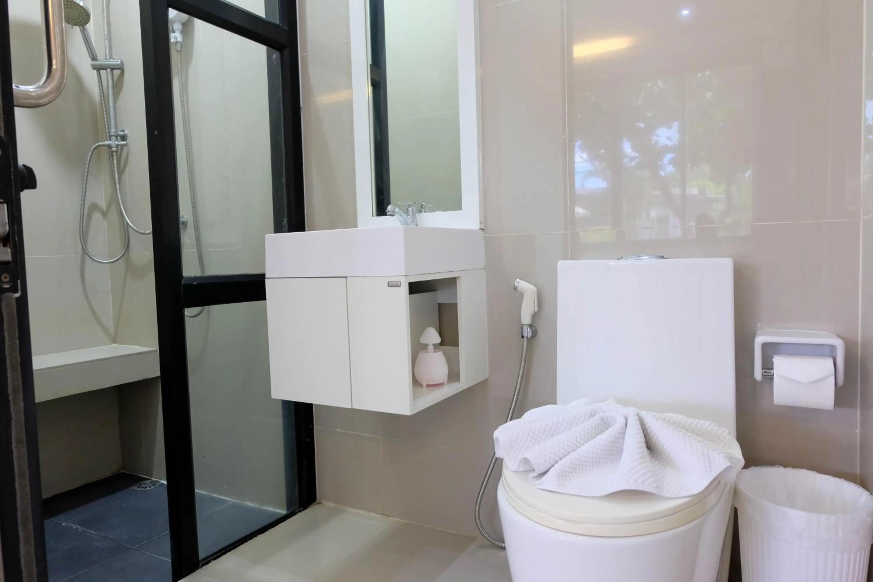 Toilet in Baan Poon Garden