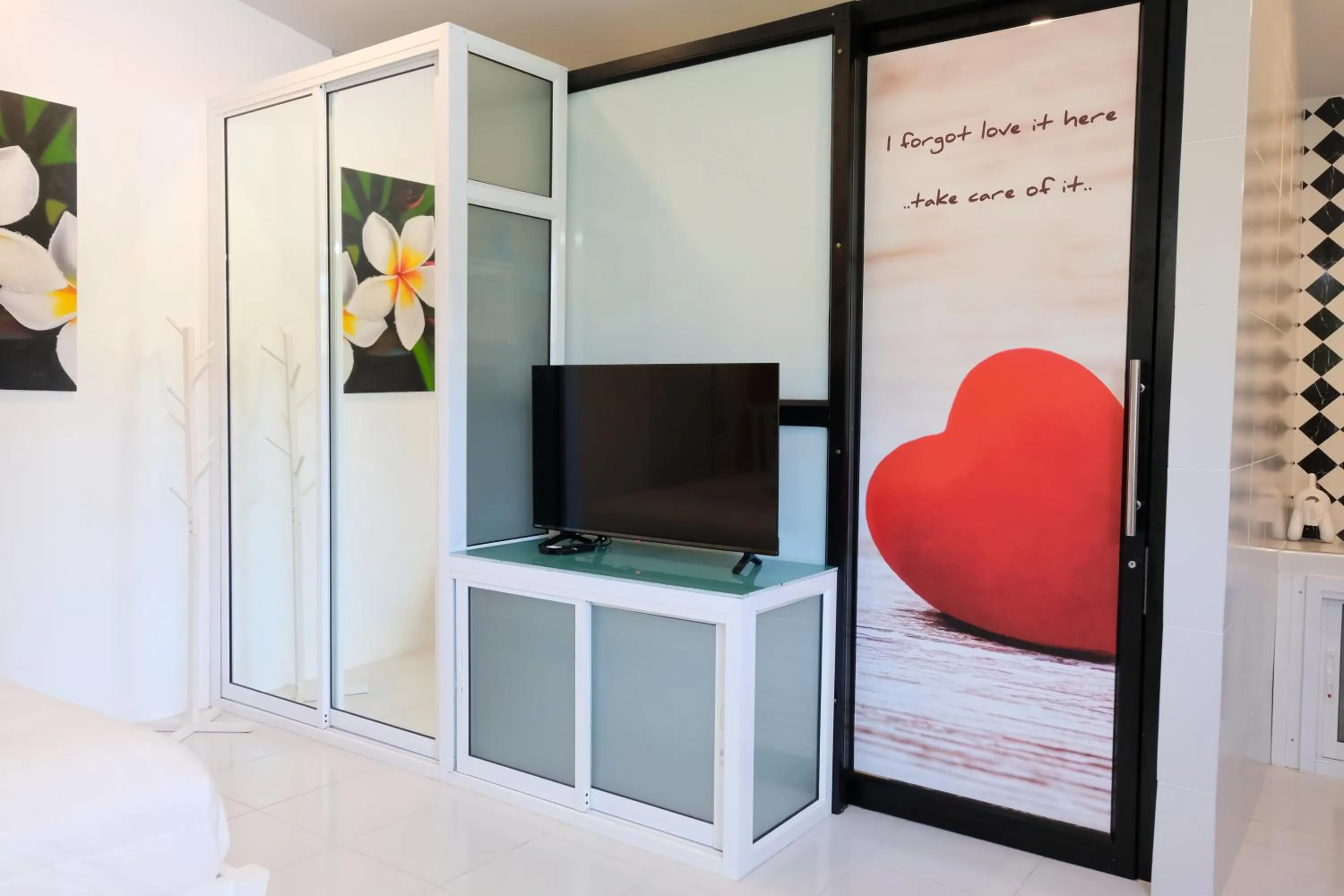 TV and multimedia in Baan Poon Garden