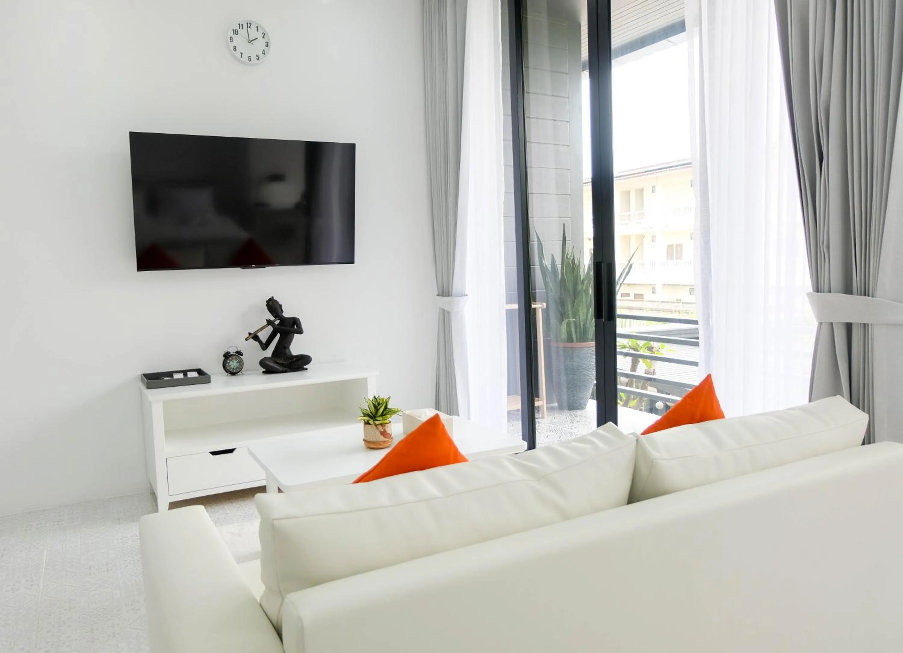 TV and multimedia in Baan Poon Garden