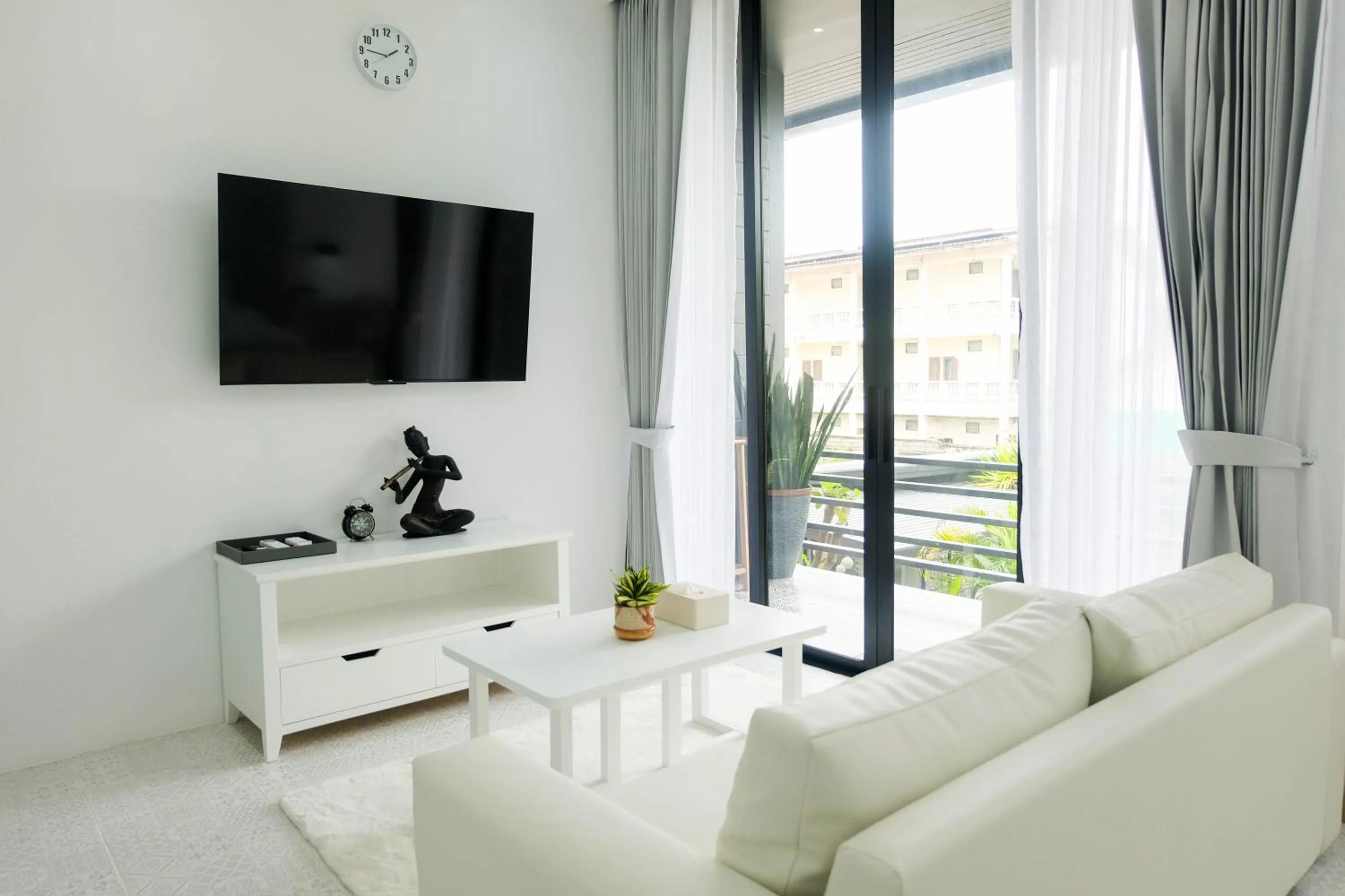 TV and multimedia in Baan Poon Garden