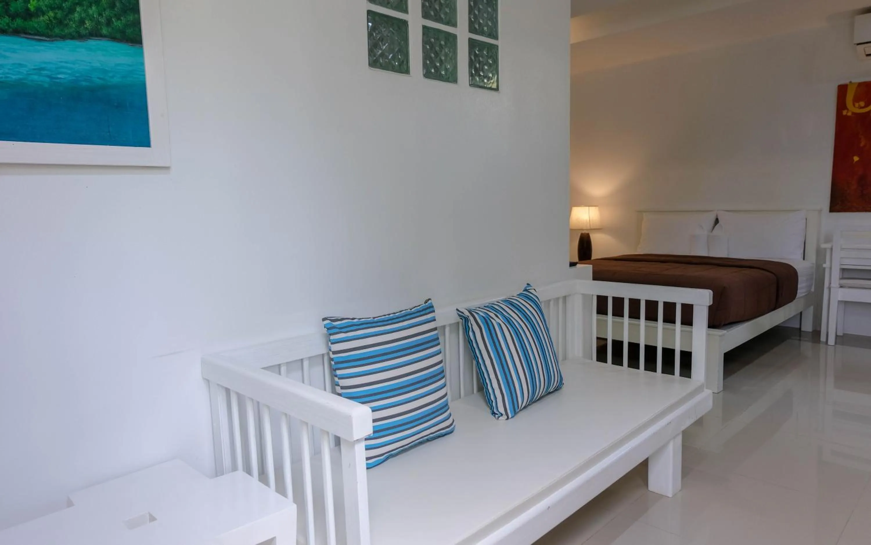 Living room, Bed in Baan Poon Garden